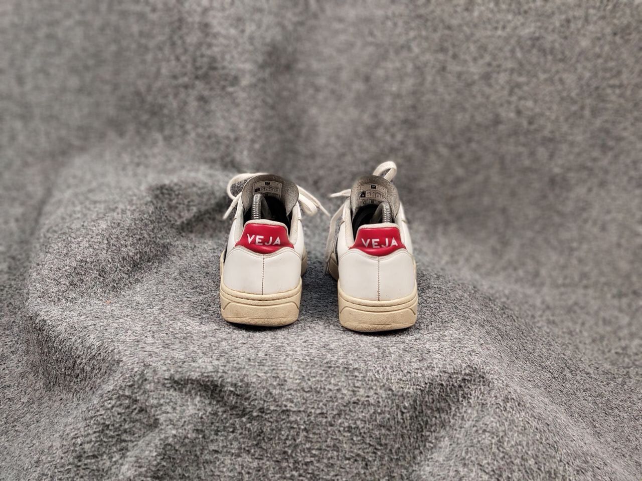 Veja Veja V-10 Designer Shoes light Leather Low Top Sneakers Size US 6 / EU 39 - 12 Thumbnail