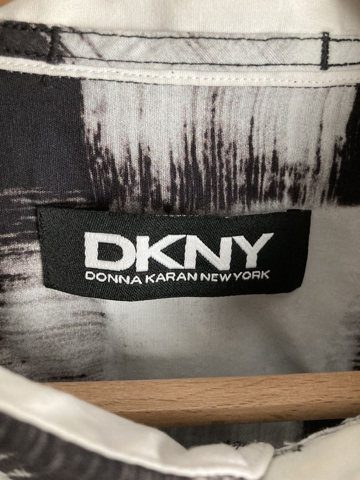 DKNY Vintage DKNY Graphic Botton Up Shirt Size US L / EU 52-54 / 3 - 5 Thumbnail