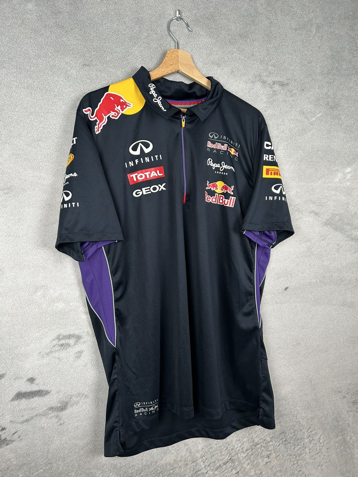 Red Bull Red Bull Racing Tee Infinity F1 NASCAR Rare Logos Size US XXL / EU 58 / 5 - 6 Thumbnail