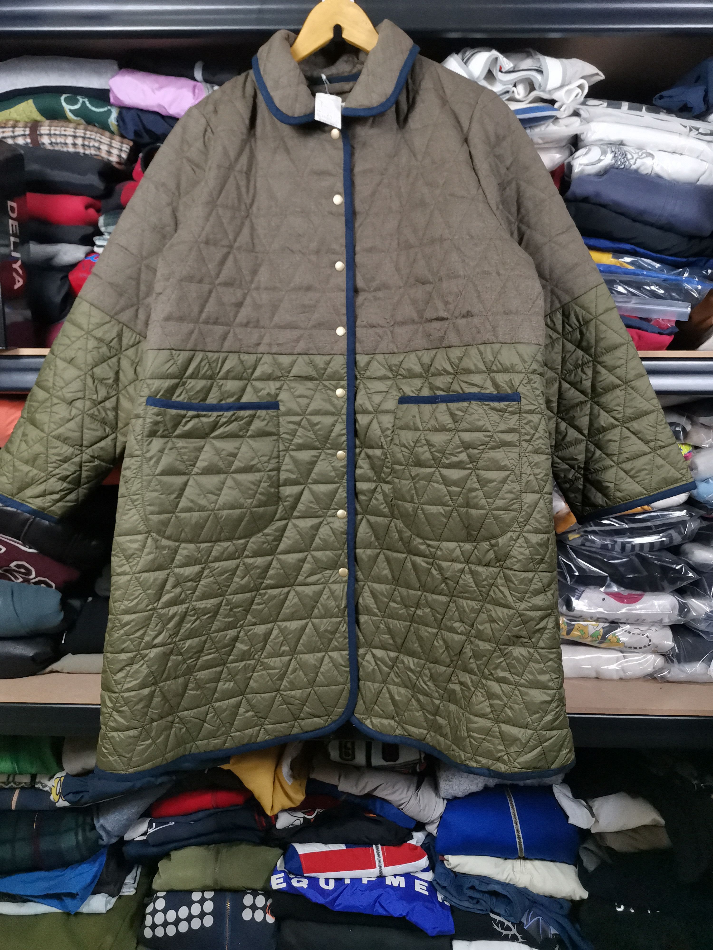Japanese Brand Vintage Golden Bear Puffer Quilted Jacket Size US L / EU 52-54 / 3 - 1 Thumbnail