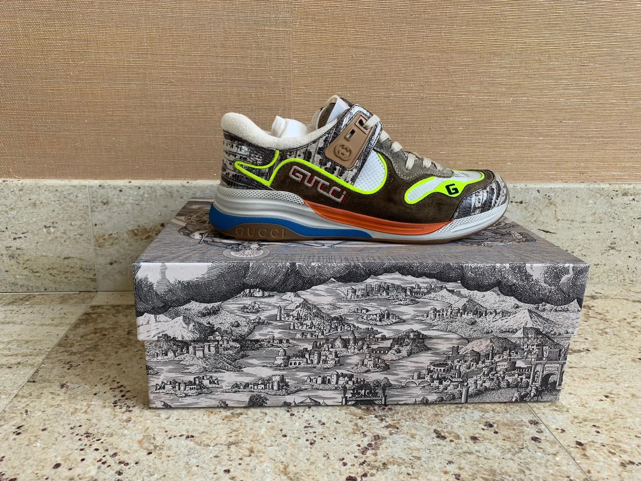 Gucci Miro Soft Logo Runner Trainer in Brown / Multi Size US 10 / EU 43 - 12 Thumbnail