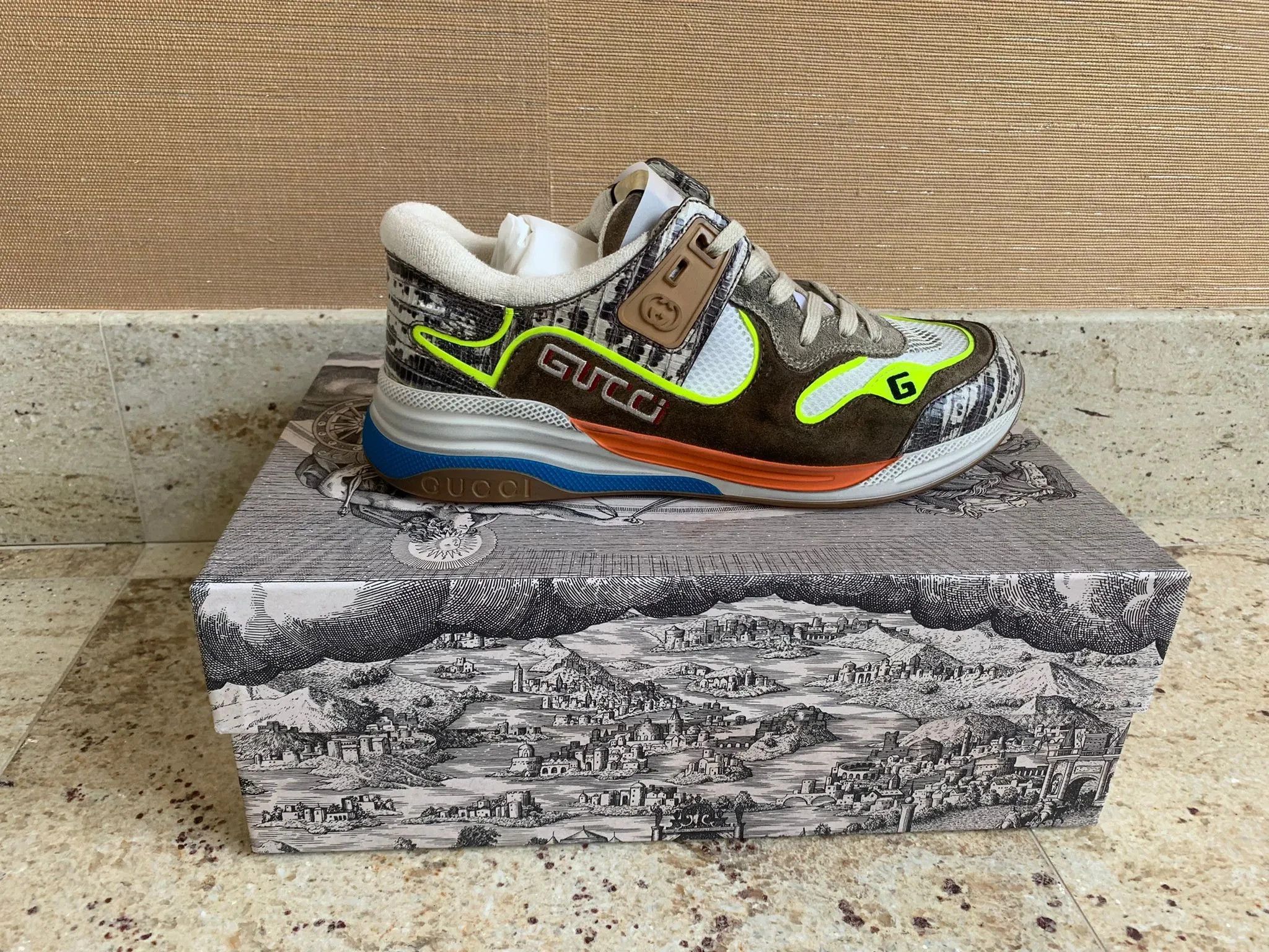 Gucci Miro Soft Logo Runner Trainer in Brown / Multi Size US 10 / EU 43 - 13 Thumbnail