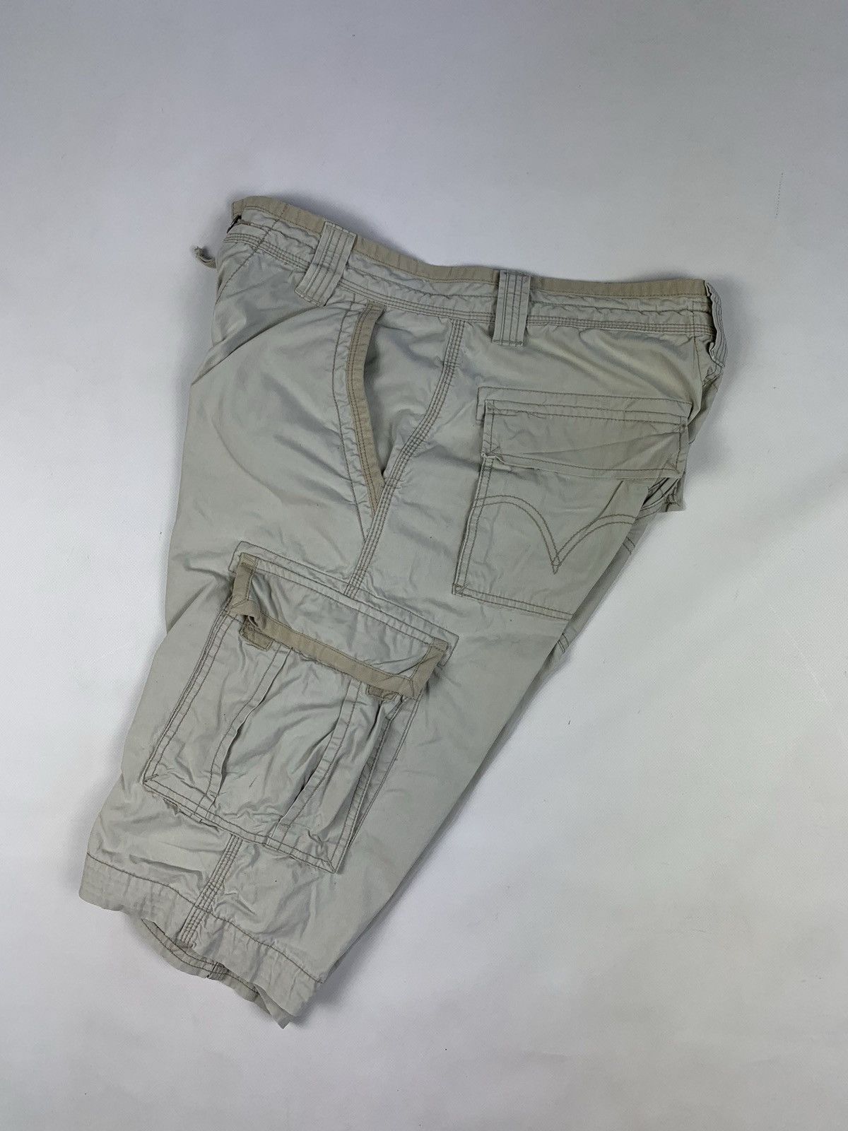 Levi's Levis men’s vintage cargo shorts size 34 beige Size US 34 / EU 50 - 4 Thumbnail