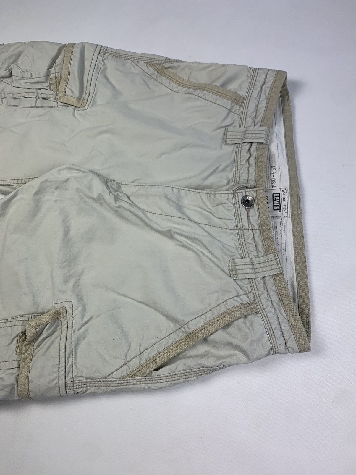 Levi's Levis men’s vintage cargo shorts size 34 beige Size US 34 / EU 50 - 2 Thumbnail