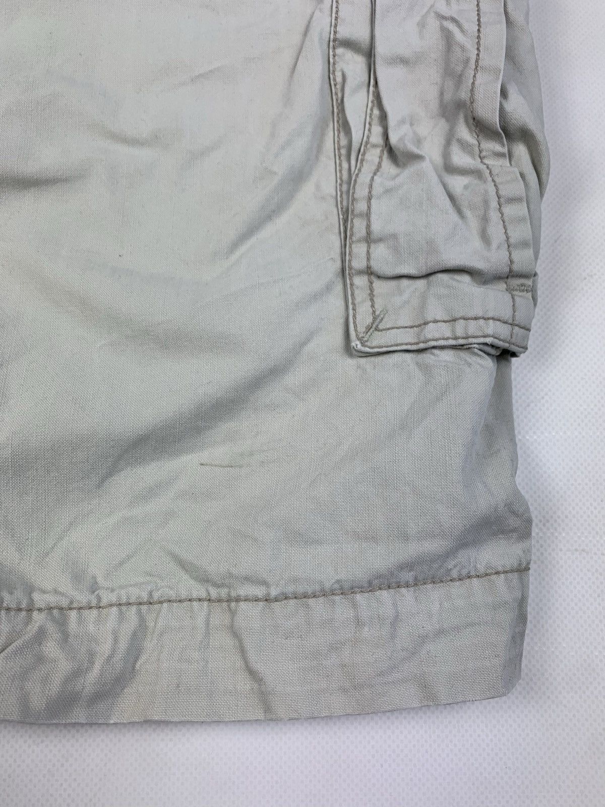 Levi's Levis men’s vintage cargo shorts size 34 beige Size US 34 / EU 50 - 6 Thumbnail