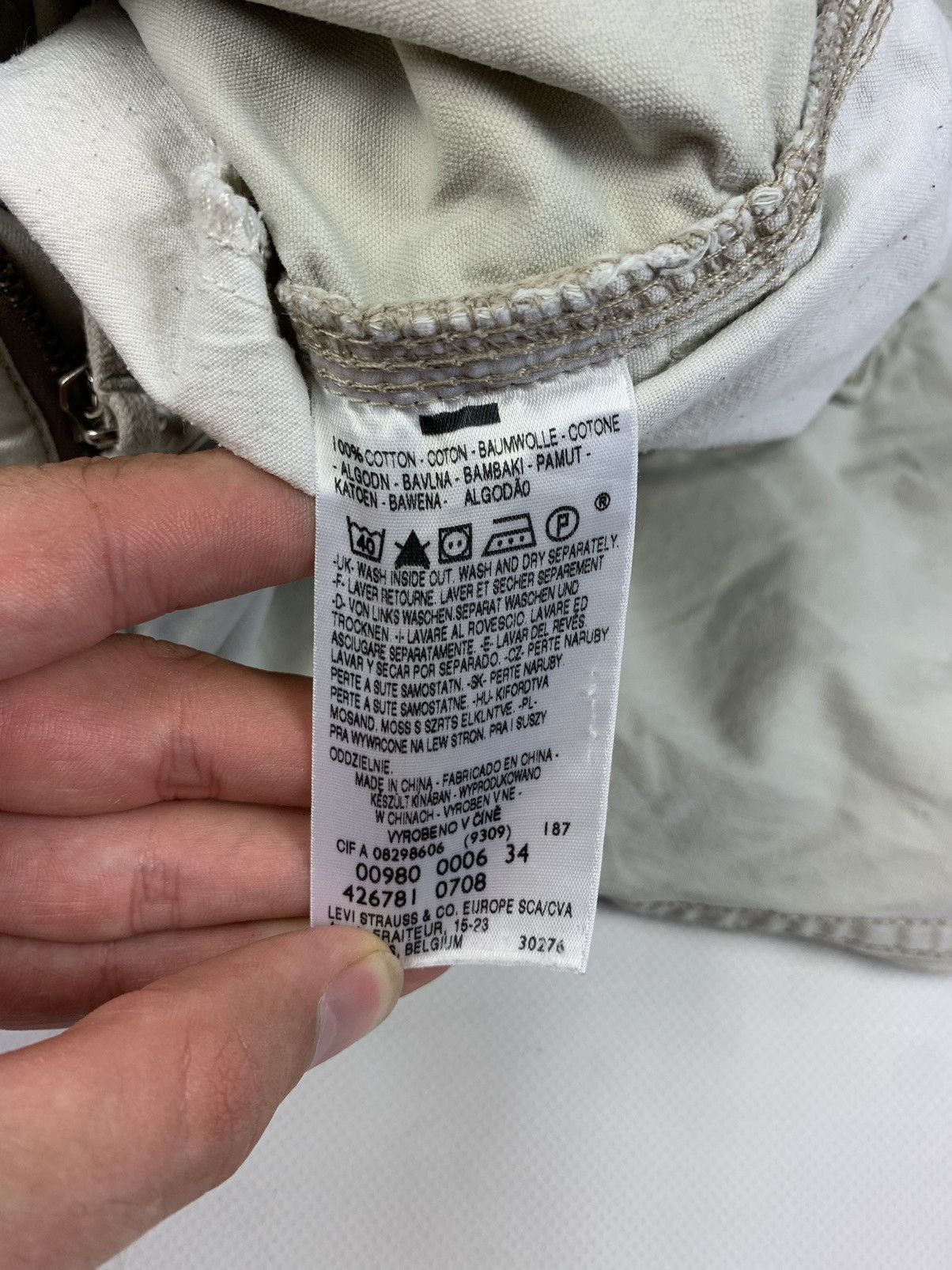 Levi's Levis men’s vintage cargo shorts size 34 beige Size US 34 / EU 50 - 8 Thumbnail