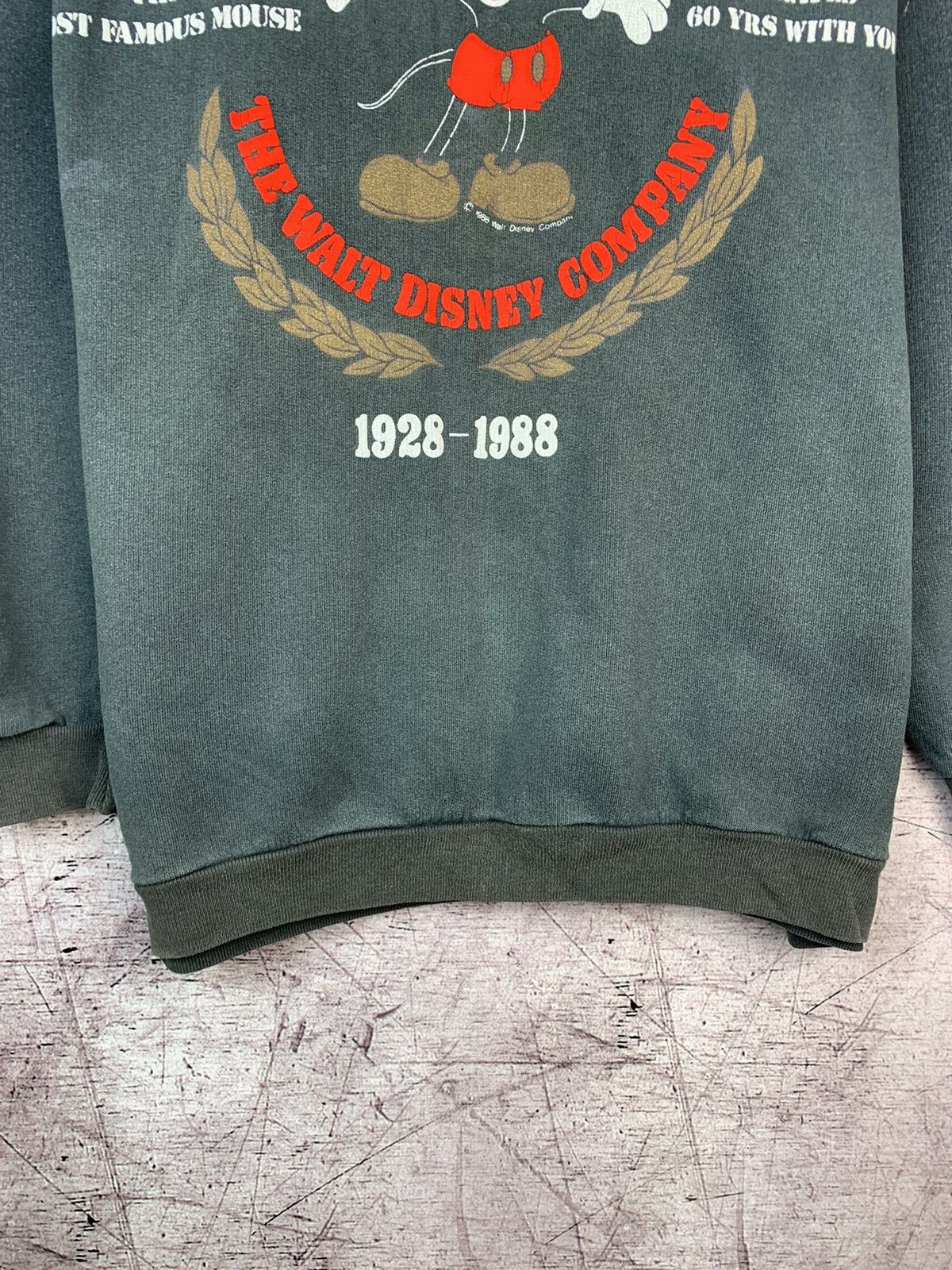 Disney × Vintage Vintage 90s Mickey Mouse Disney Company Sweatshirt Size US M / EU 48-50 / 2 - 3 Thumbnail