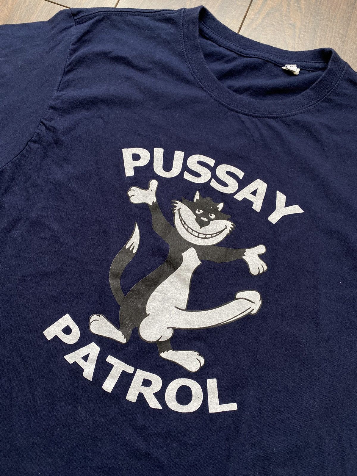 Other SICK T SHIRT PUSSAY PATROL FROM THE INBETWEENERS T SHIRT Size US L / EU 52-54 / 3 - 3 Thumbnail