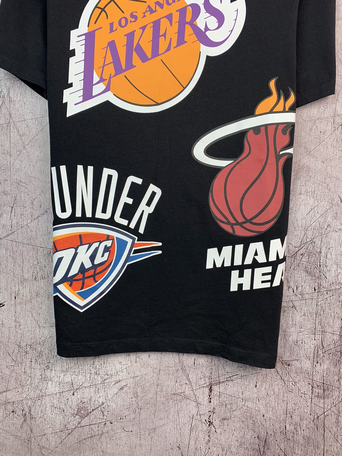 NBA × Vintage Vintage NBA Teams Lakers Miami Heat Thunder T Shirt Size US L / EU 52-54 / 3 - 5 Thumbnail