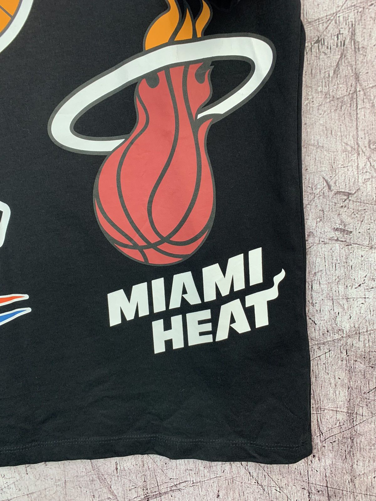 NBA × Vintage Vintage NBA Teams Lakers Miami Heat Thunder T Shirt Size US L / EU 52-54 / 3 - 4 Thumbnail
