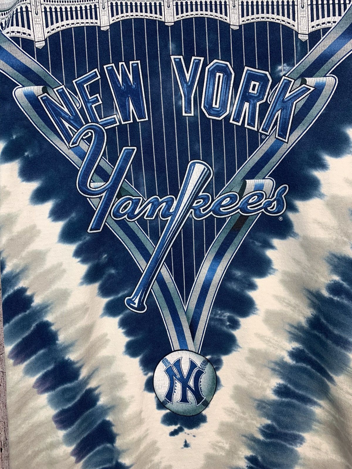 New York Yankees Y2K New York Yankees All Over Print Tie Dye T-Shirt Size US XL / EU 56 / 4 - 6 Thumbnail