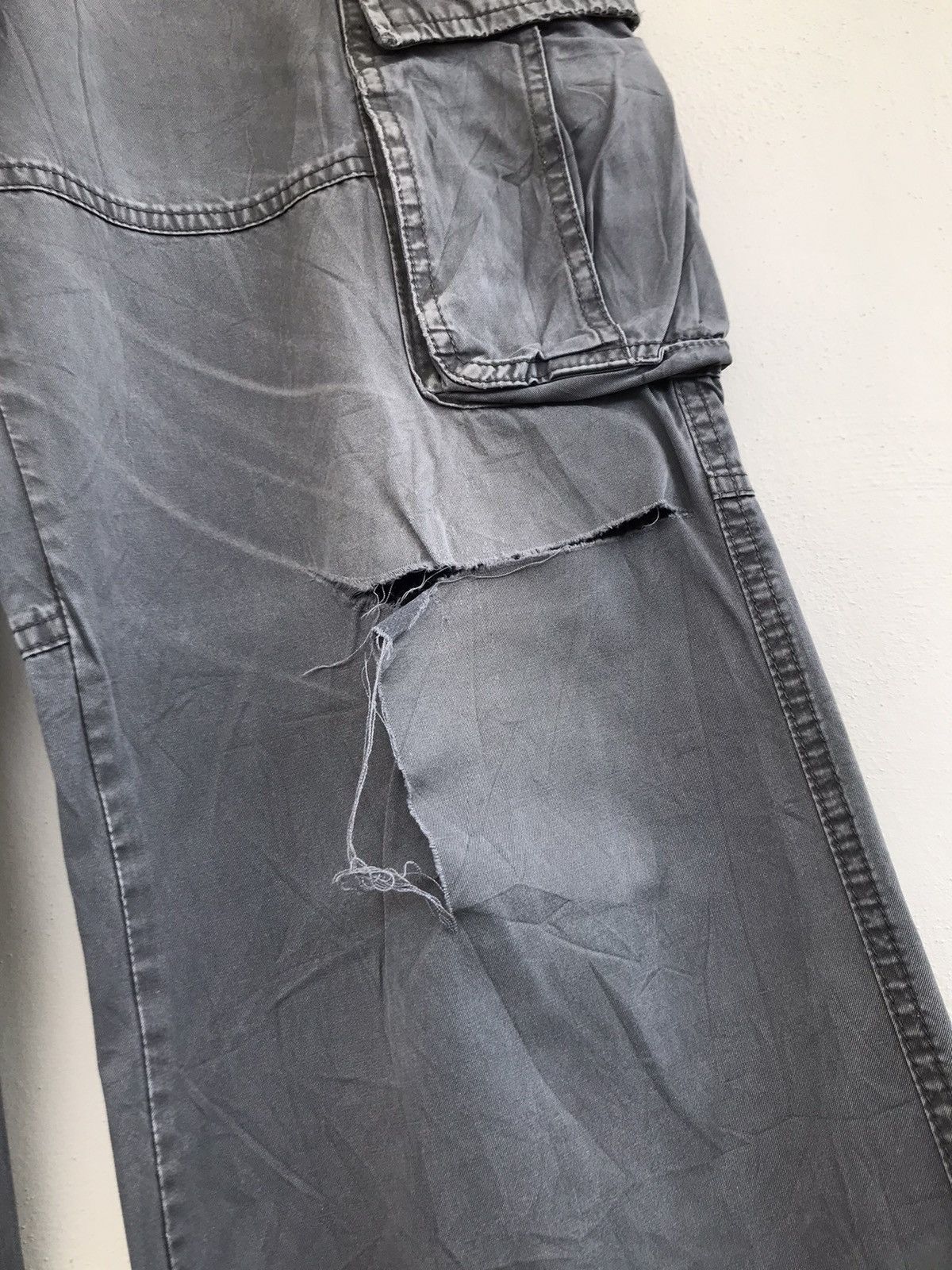Japanese Brand Yishion distressed cargo multipocket utility Size US 33 - 8 Thumbnail