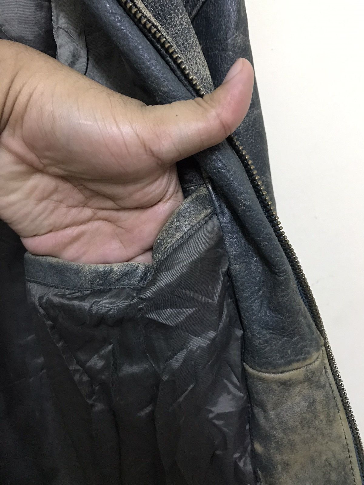 Vintage Vintage Distressed Leather Sports Causal Leather Jacket Size US L / EU 52-54 / 3 - 17 Thumbnail