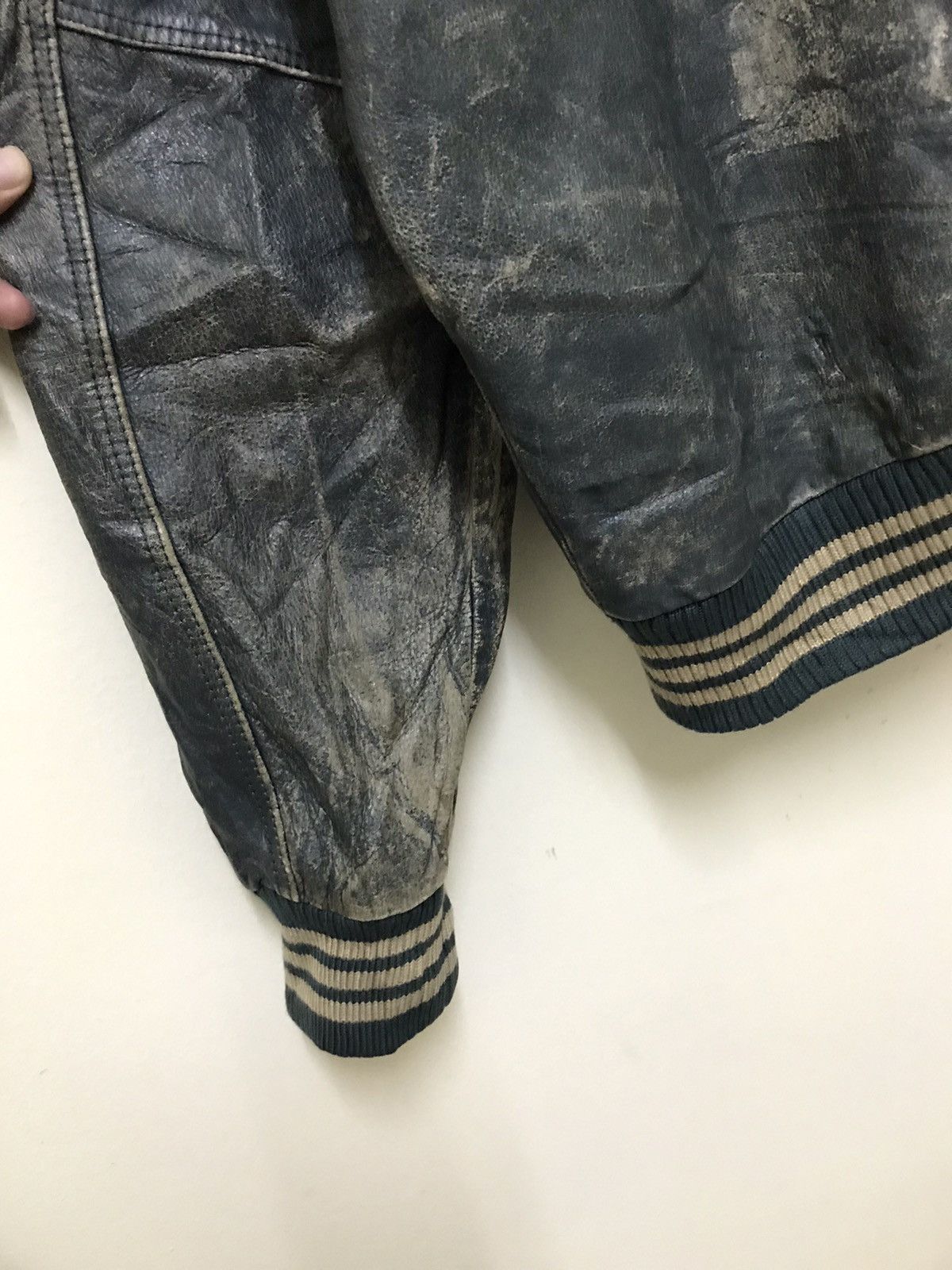 Vintage Vintage Distressed Leather Sports Causal Leather Jacket Size US L / EU 52-54 / 3 - 19 Thumbnail