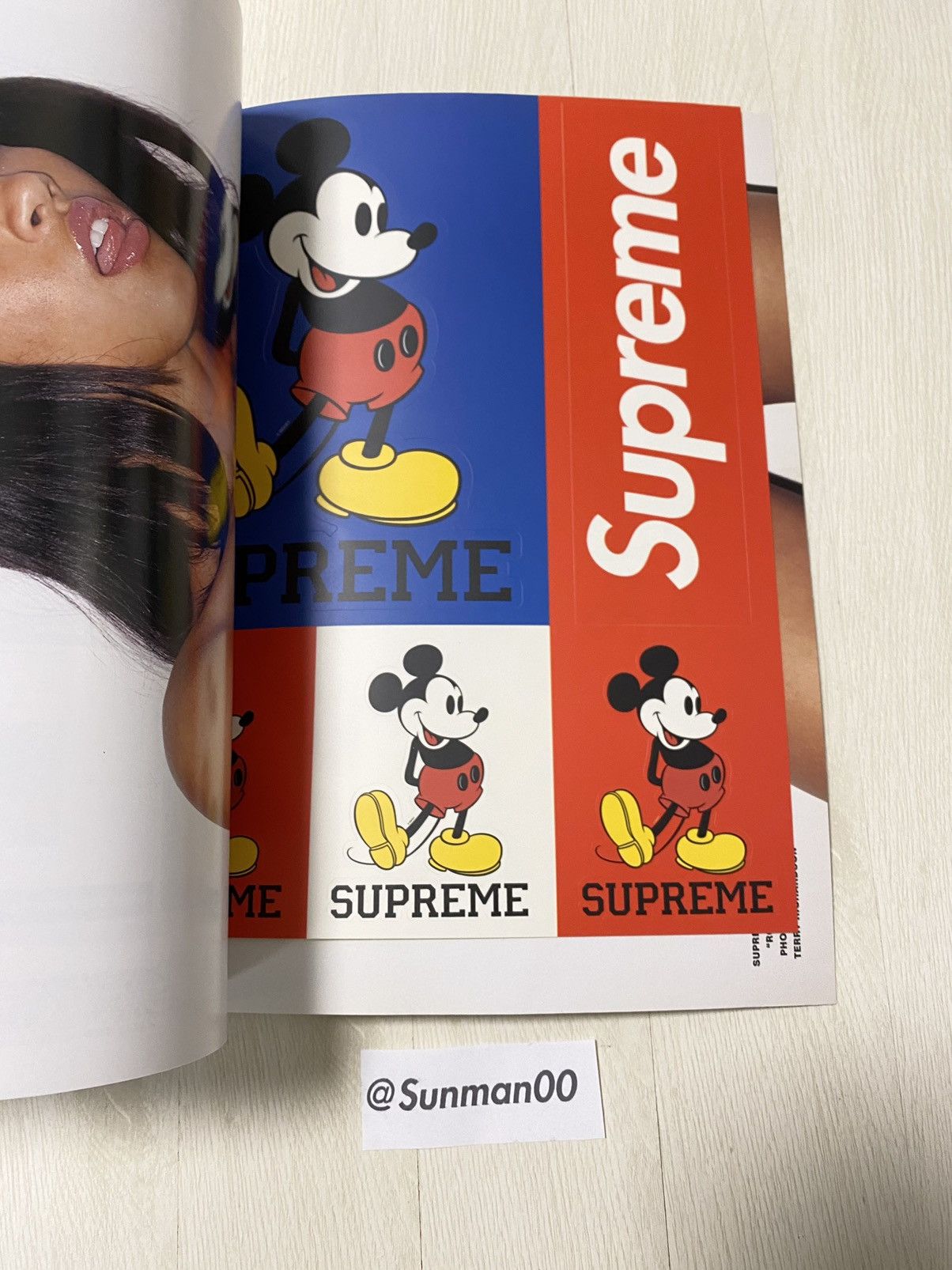 Supreme BOOK VOL 5 RZA ステッカー付き Supreme BOOK VOL 5 RZA ステッカー付き Supreme Book Vol 5
