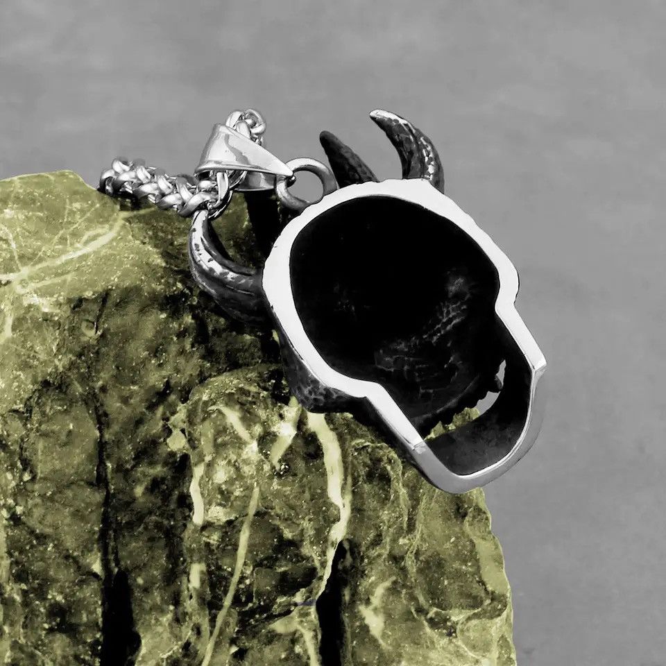Jewelry × Vintage Crown Skull Necklace Size ONE SIZE - 3 Thumbnail