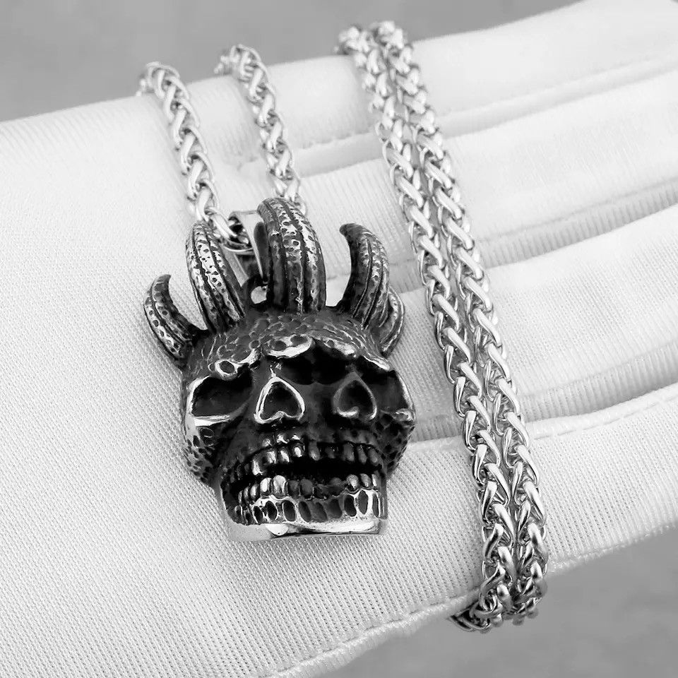 Jewelry × Vintage Crown Skull Necklace Size ONE SIZE - 1 Thumbnail