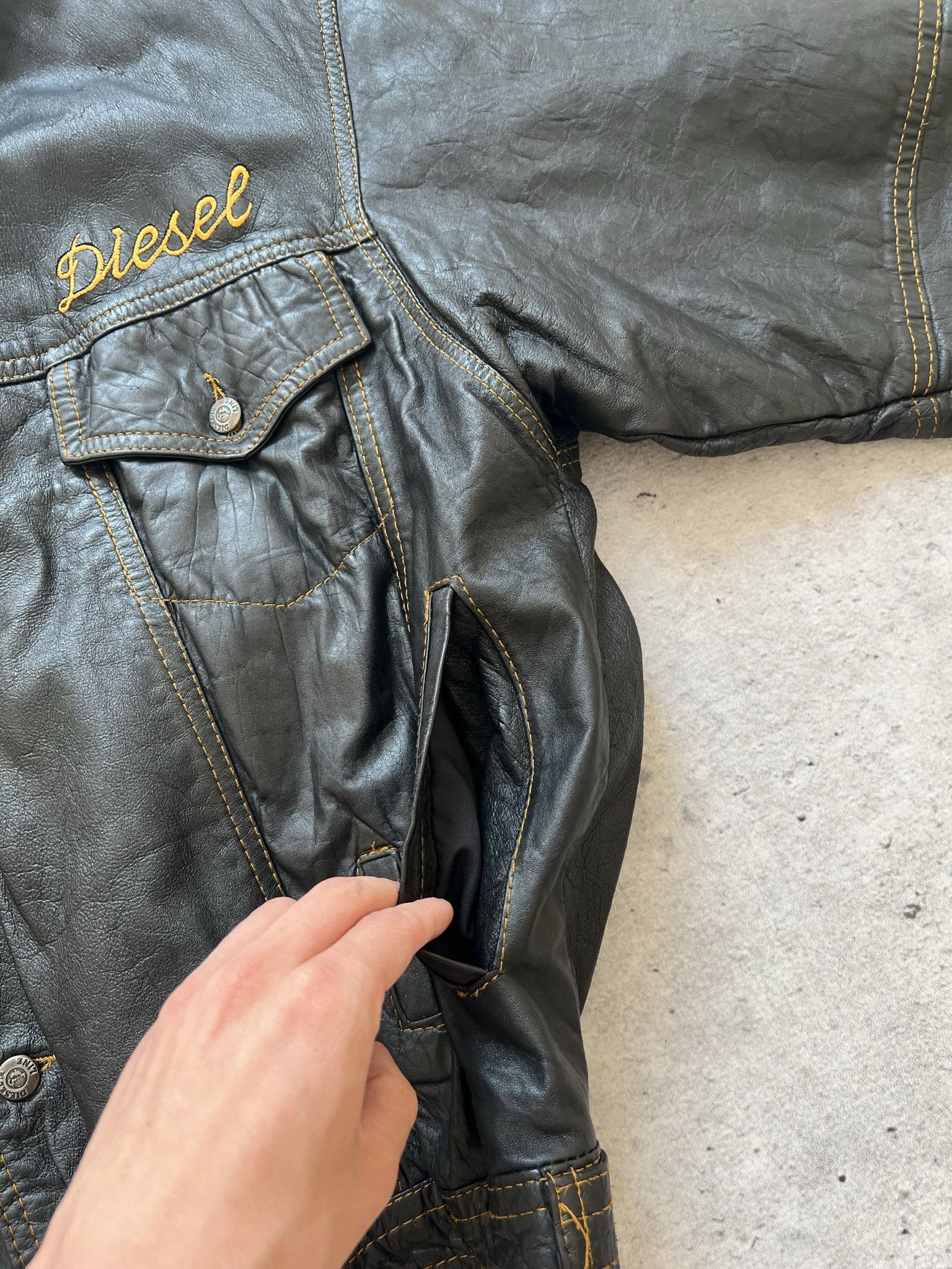Diesel × Vintage Vintage Diesel Leather Black Bomber Jacket 90s Size US L / EU 52-54 / 3 - 11 Thumbnail