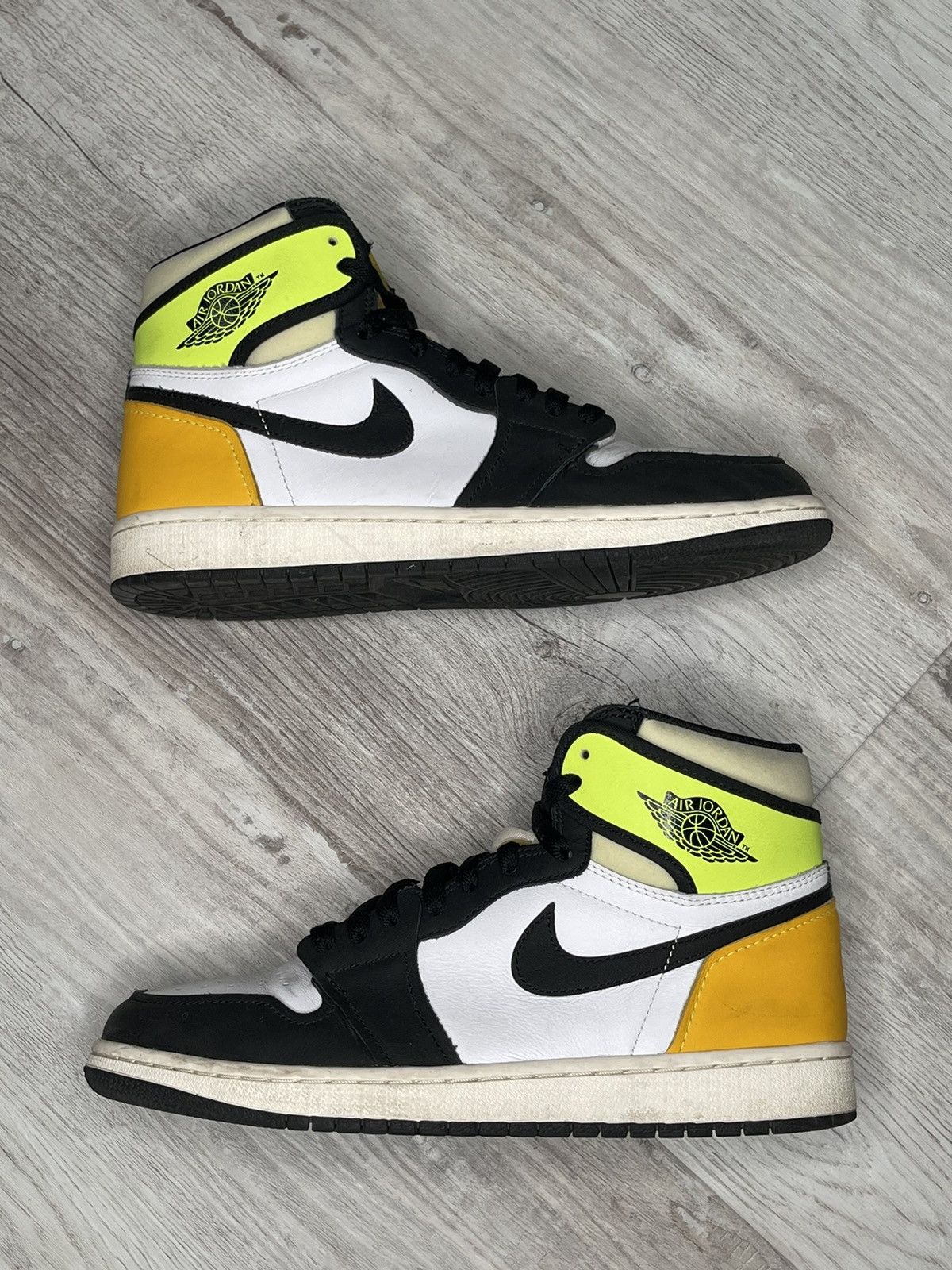 Air Jordan OG High VOLT GOLD