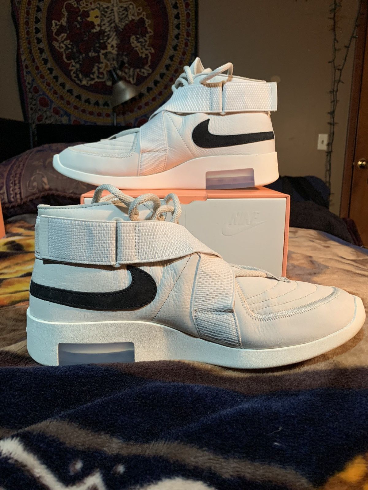 Fear of God × Nike Air Fear Of God Raid Light Bone 2019 Size US 11 / EU 44 - 2 Thumbnail