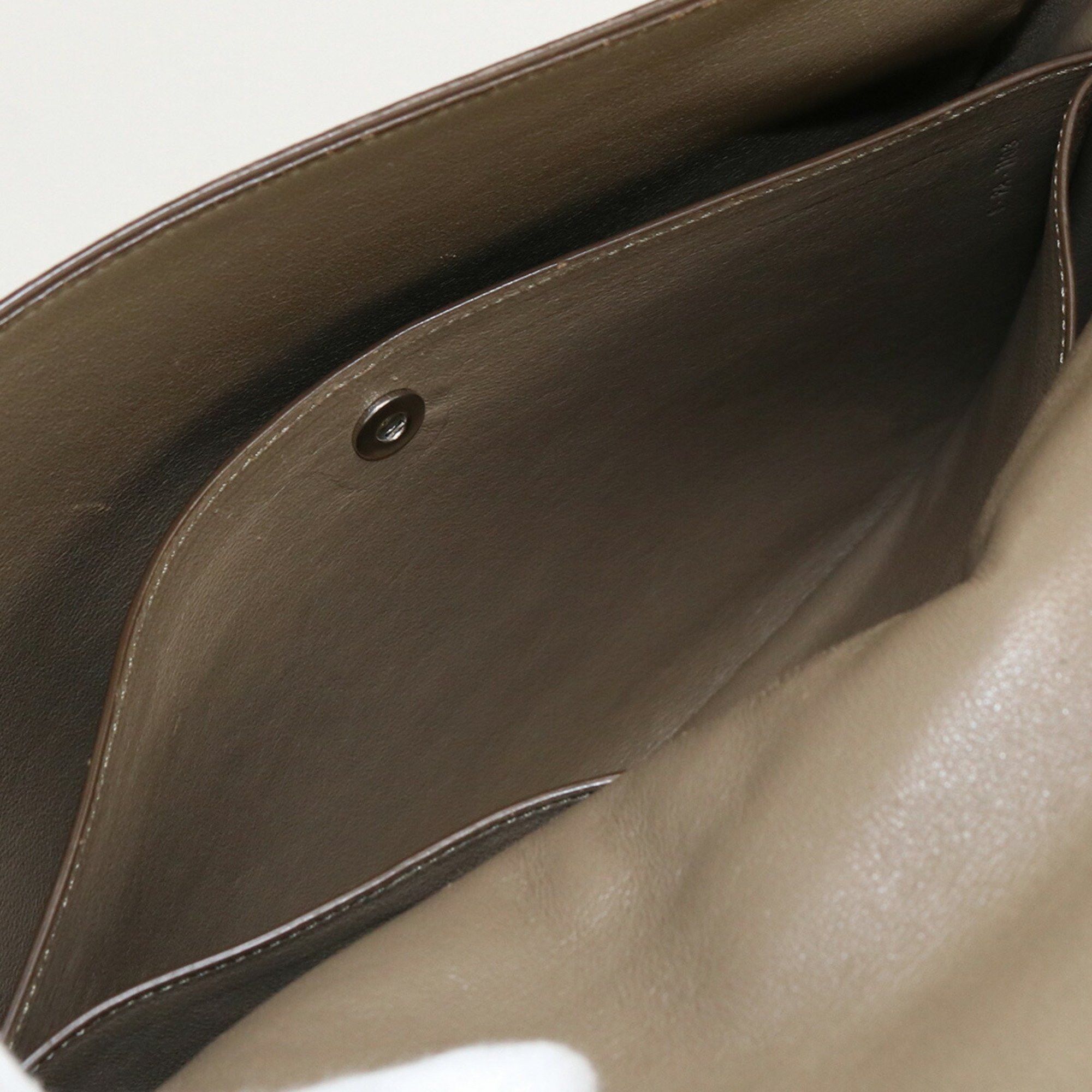 Céline Trotteur shoulder