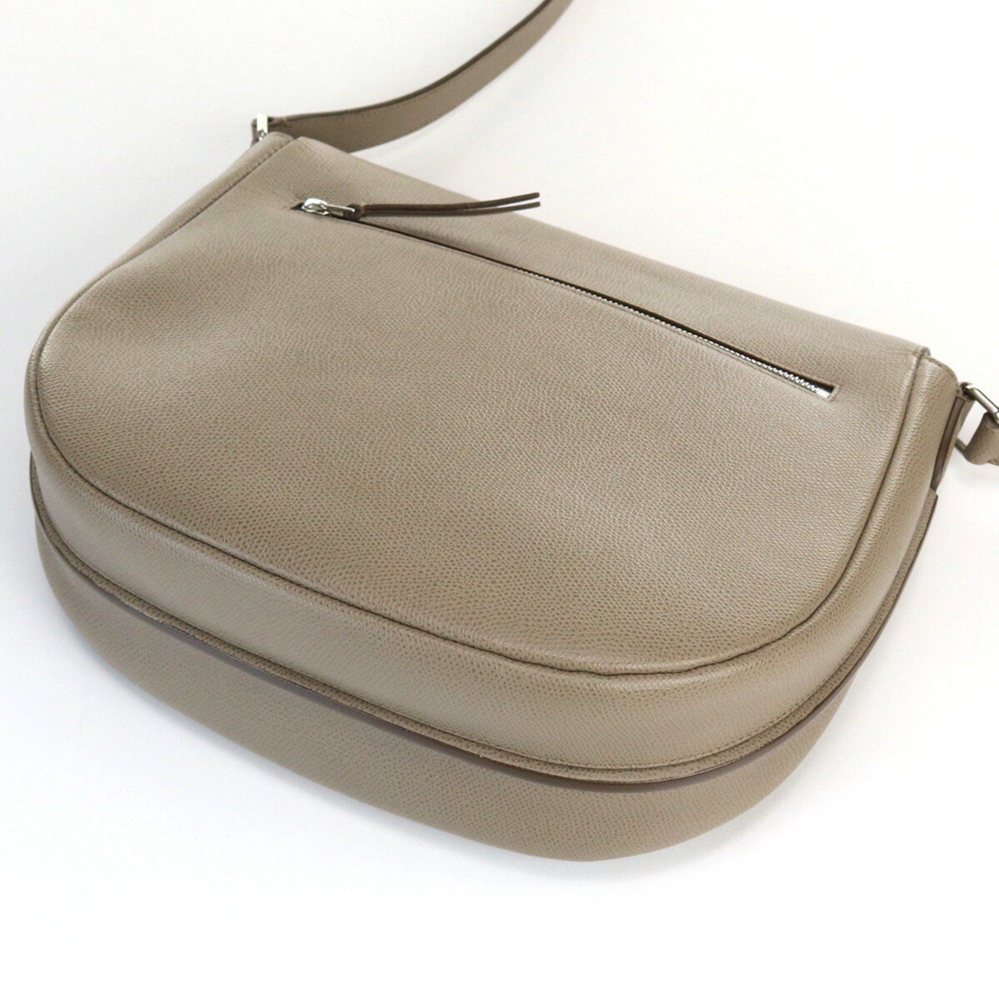 Céline Trotteur shoulder
