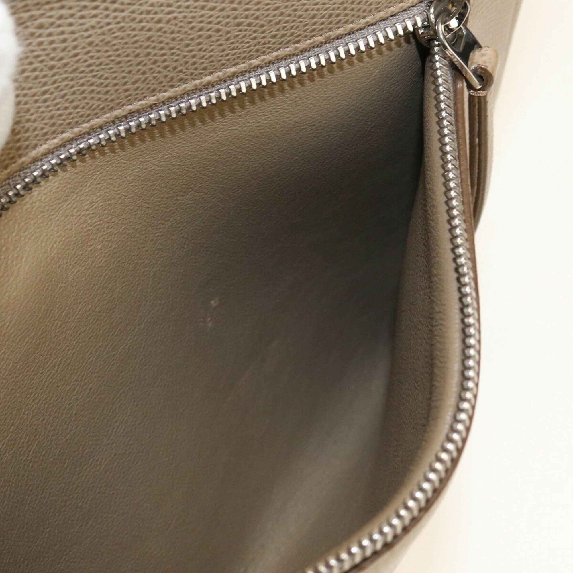 Céline Trotteur shoulder