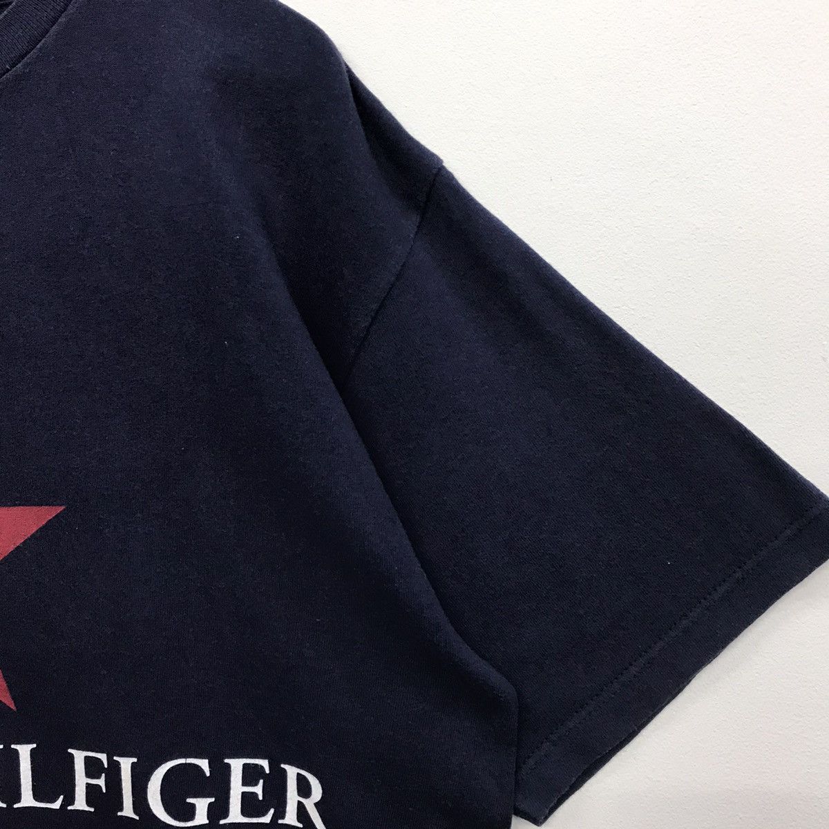 Tommy Hilfiger × Vintage *Rare!! Vintage Tommy Hilfiger Big Graphic Tee Size US XL / EU 56 / 4 - 4 Thumbnail