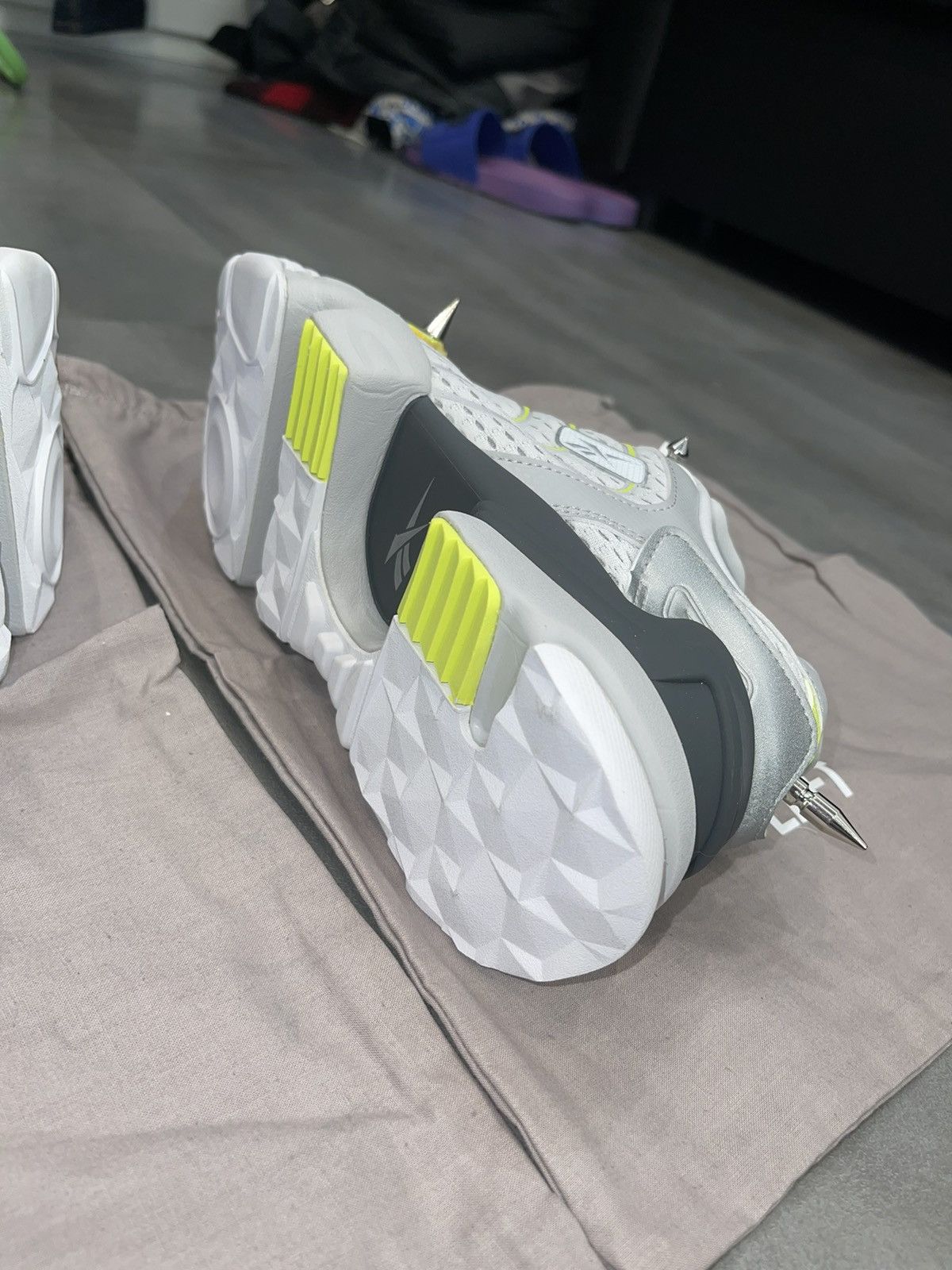 Vetements !DS! SS19 Vetements Spike Runner 400 Low-Top Sneakers Size US 8.5 / EU 41-42 - 10 Thumbnail