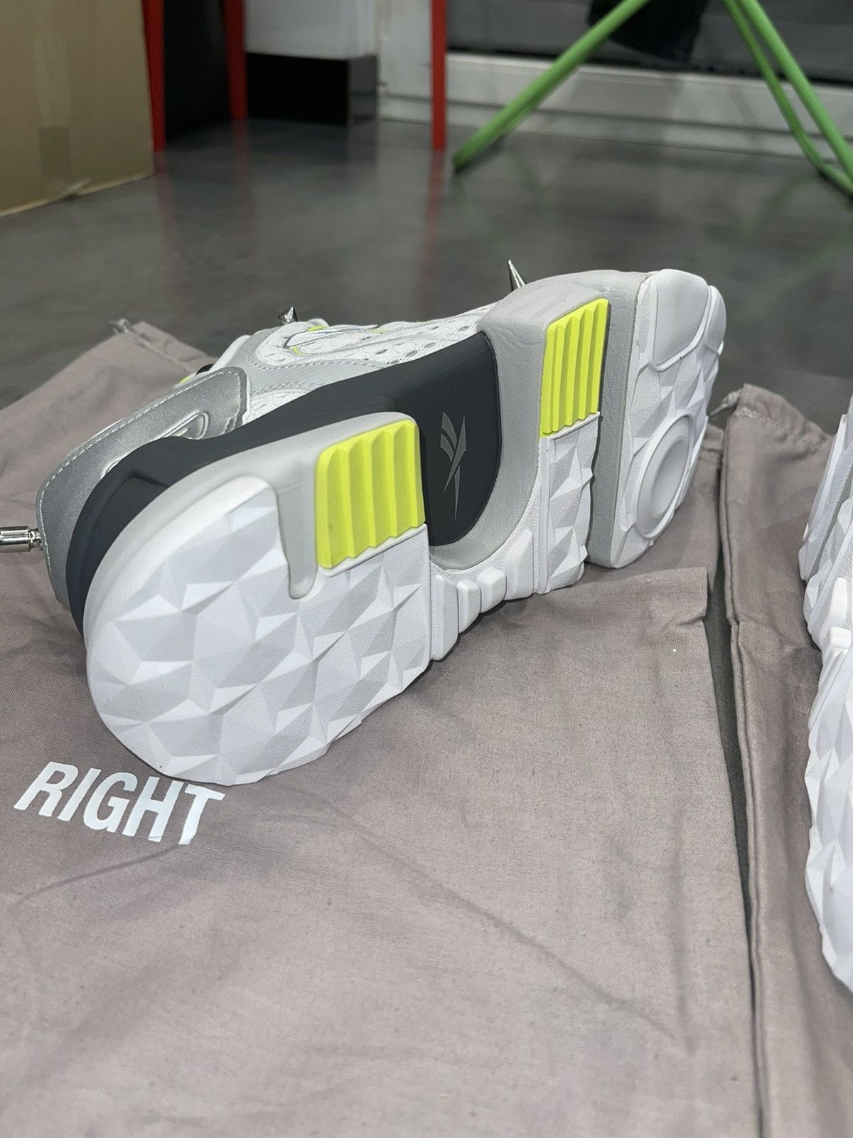 Vetements !DS! SS19 Vetements Spike Runner 400 Low-Top Sneakers Size US 8.5 / EU 41-42 - 15 Thumbnail