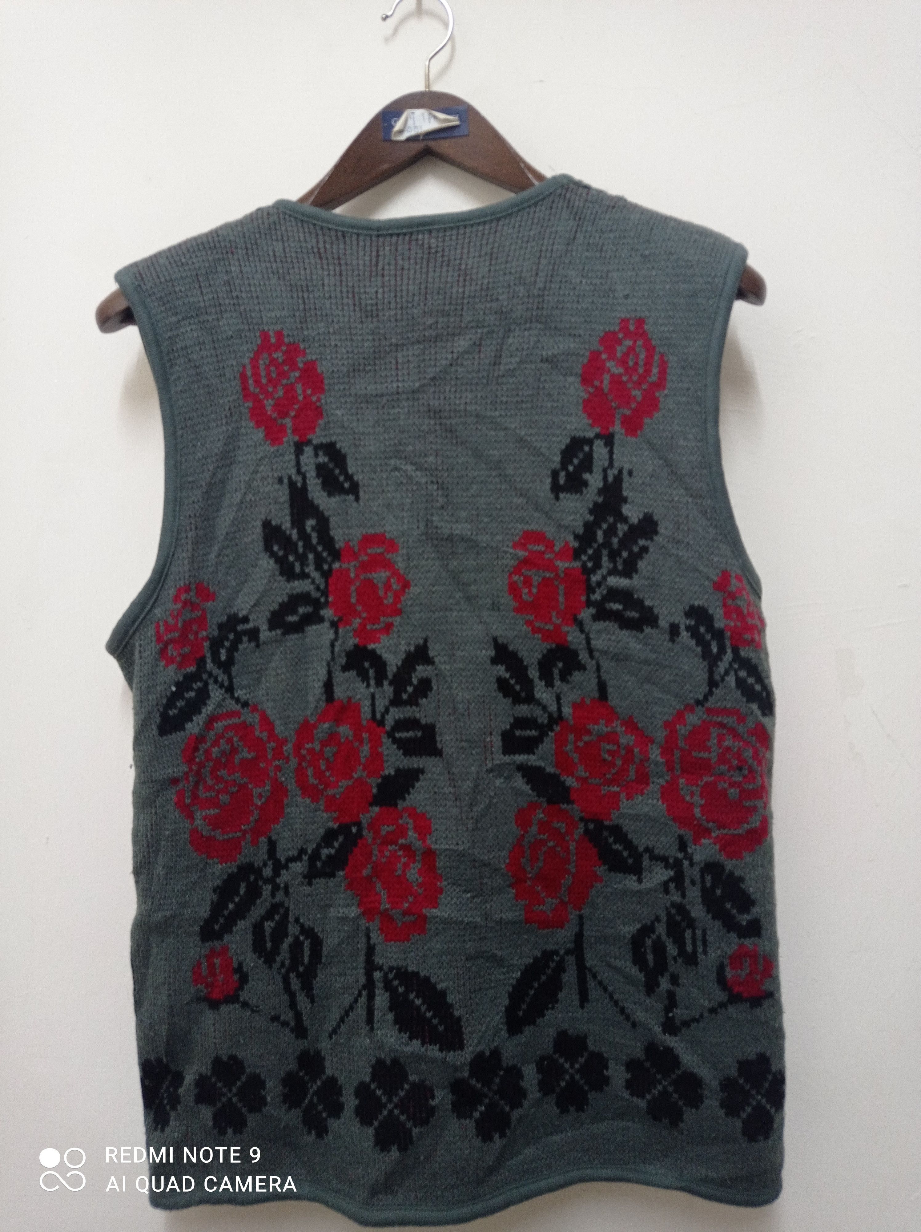 Japanese Brand × Other Vintage Japanese Brand knitted vest floral pattern Size US M / EU 48-50 / 2 - 2 Thumbnail
