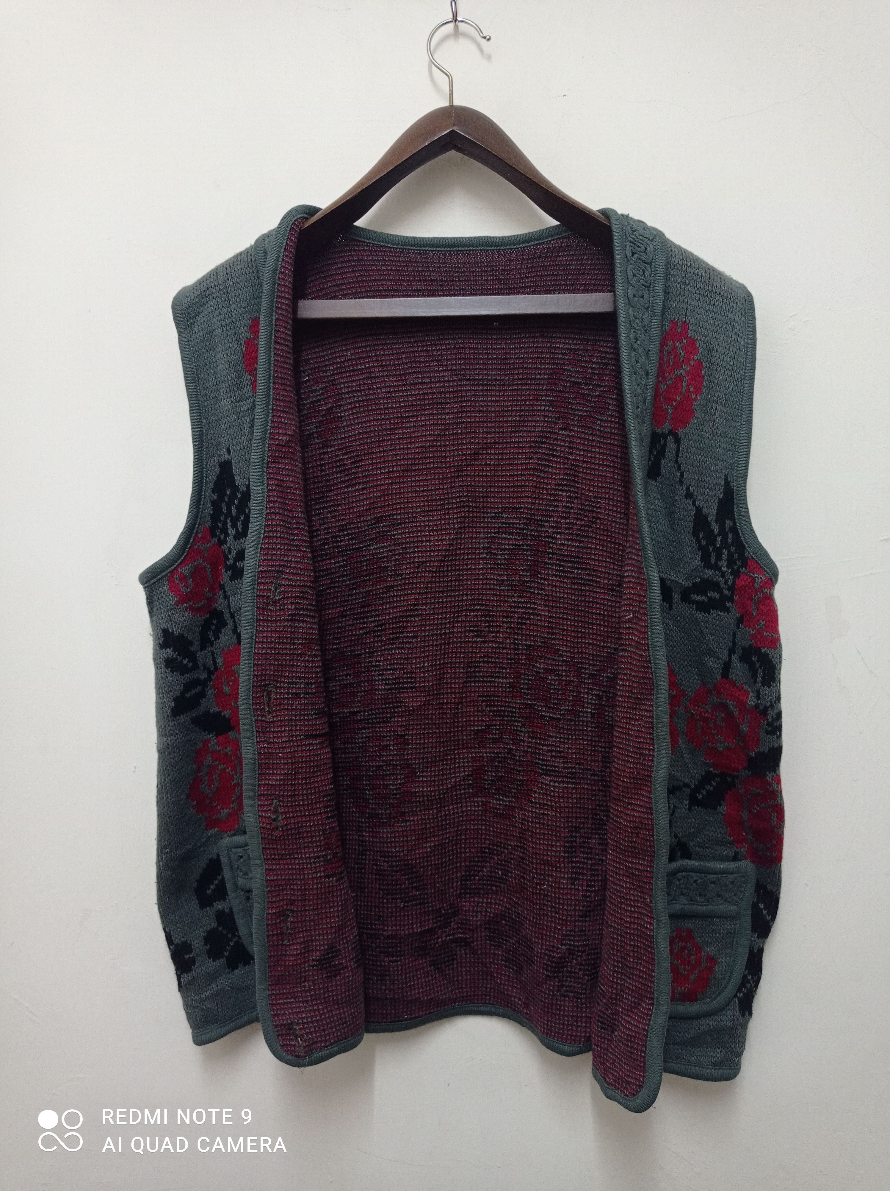 Japanese Brand × Other Vintage Japanese Brand knitted vest floral pattern Size US M / EU 48-50 / 2 - 3 Thumbnail