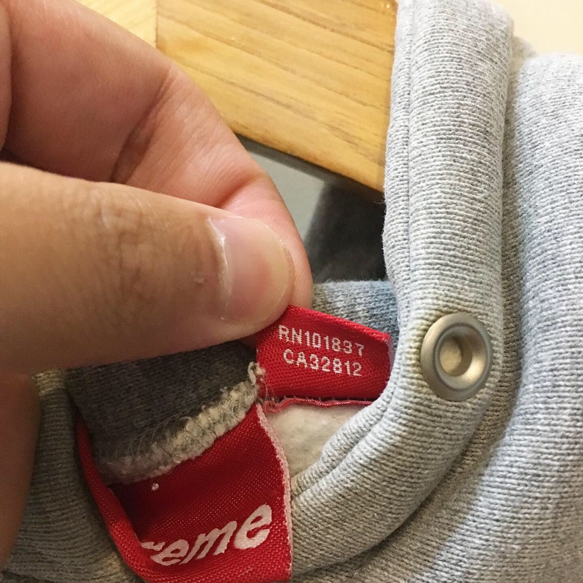 Supreme Vintage 2001 Supreme Box Logo Hoodie Size US M / EU 48-50 / 2 - 8 Thumbnail