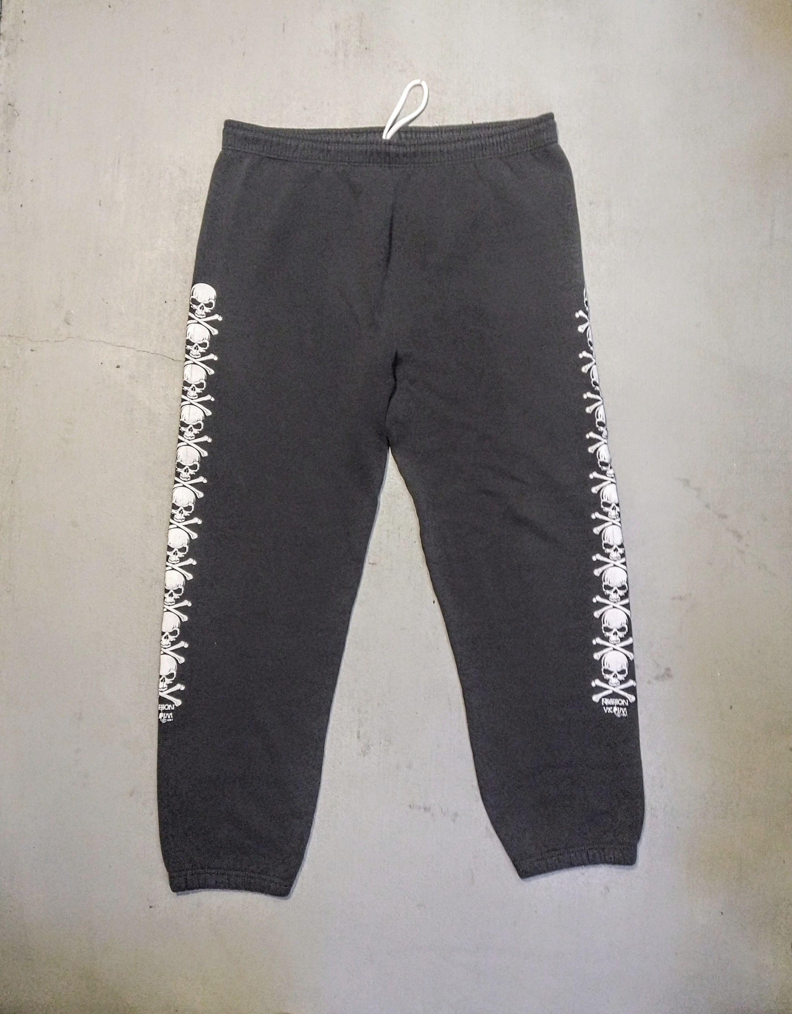 Fashion Victim × Vintage Vintage Fashion Victim Sweatpants Size Large Black Skull 90s Size US 36 / EU 52 - 1 Thumbnail
