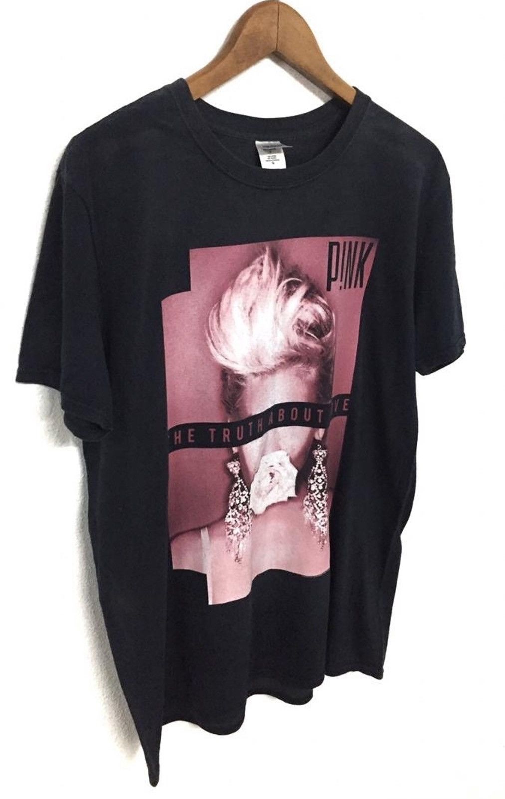 Pink Nice Pink 'the truth about love tour' shirt cw21 Size US L / EU 52-54 / 3 - 3 Thumbnail