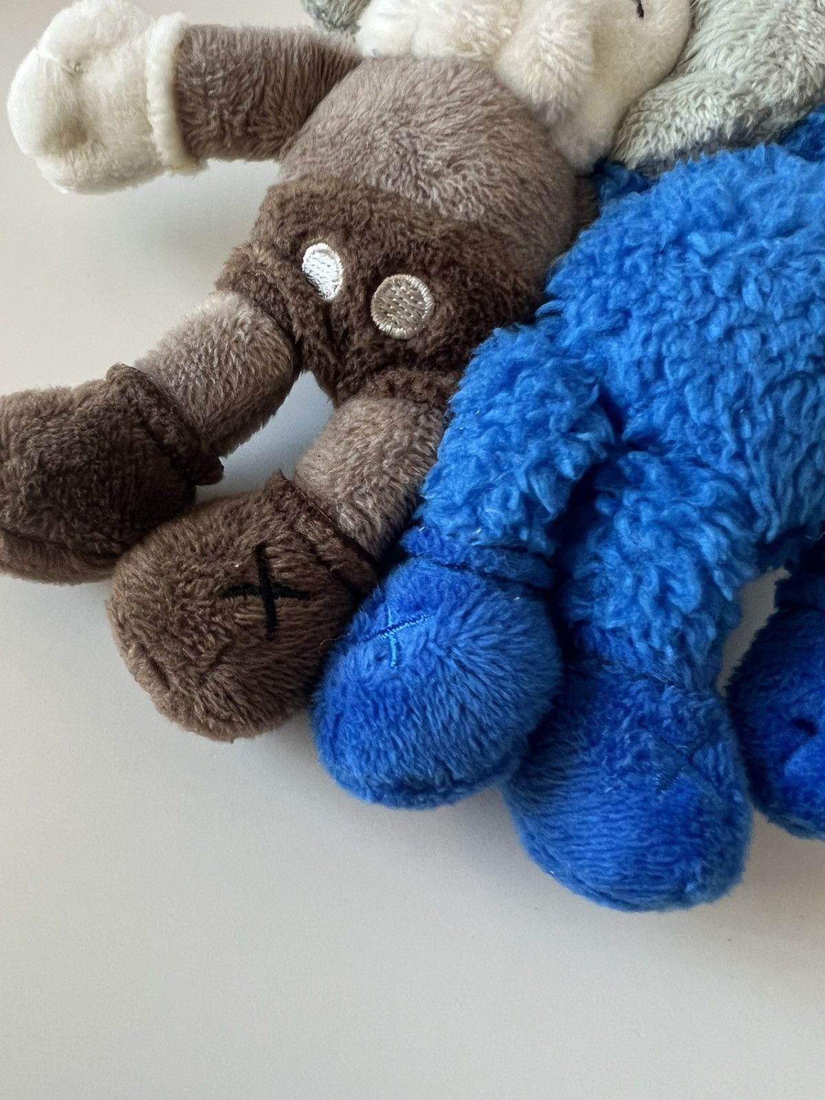 Kaws Kaws Seeing/Watching plush keychain kaws holiday Size ONE SIZE - 5 Thumbnail