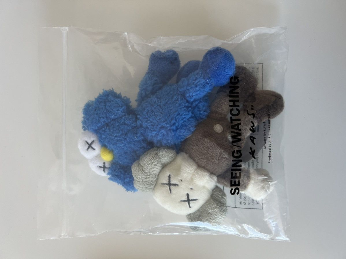 Kaws Kaws Seeing/Watching plush keychain kaws holiday Size ONE SIZE - 10 Thumbnail