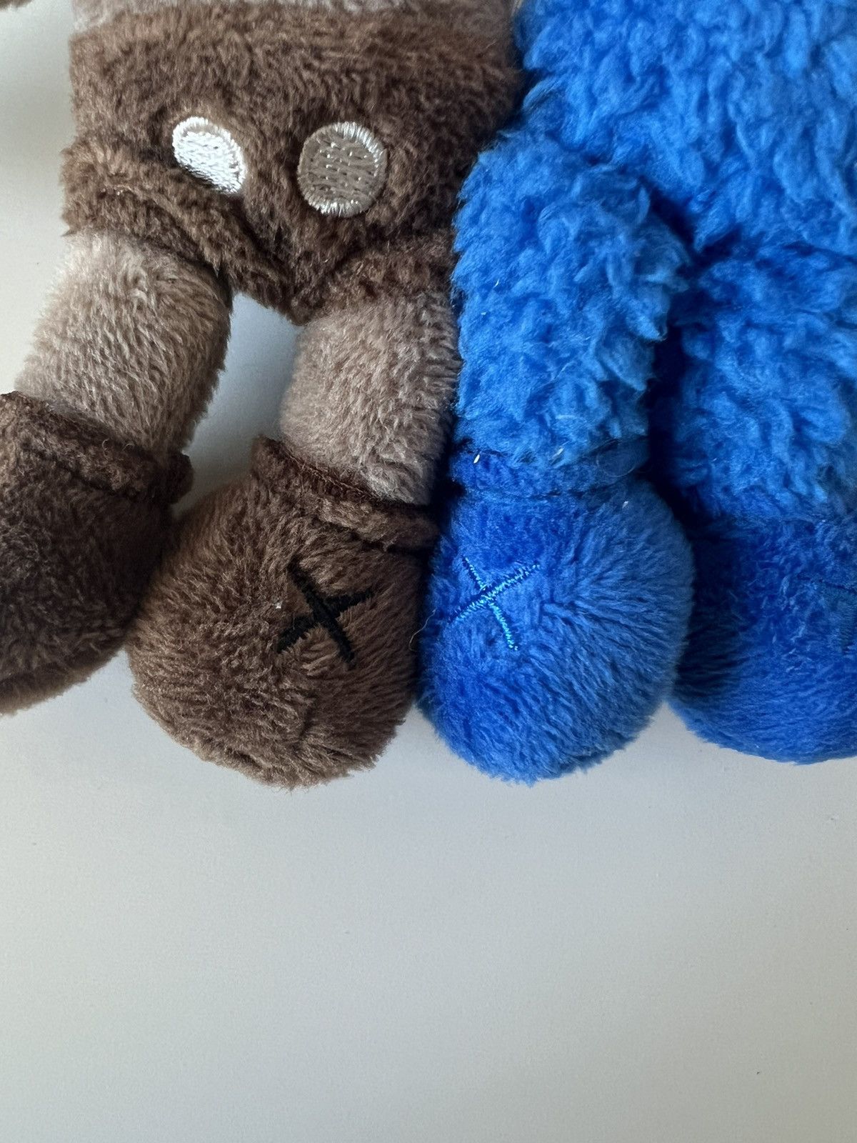 Kaws Kaws Seeing/Watching plush keychain kaws holiday Size ONE SIZE - 6 Thumbnail
