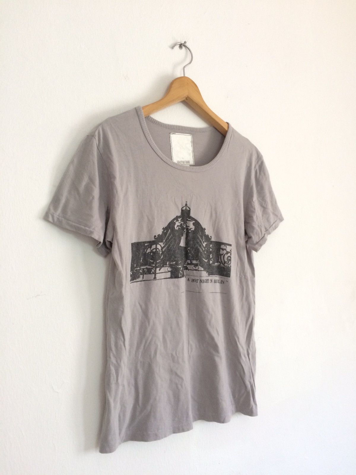 FACTOTUM × Japanese Brand × Vintage 🔥🔥Factotum A Hot Night In Berlin T-Shirt Size US S / EU 44-46 / 1 - 2 Thumbnail