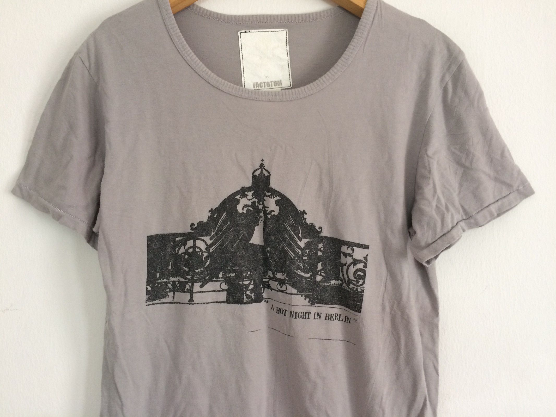 FACTOTUM × Japanese Brand × Vintage 🔥🔥Factotum A Hot Night In Berlin T-Shirt Size US S / EU 44-46 / 1 - 4 Thumbnail