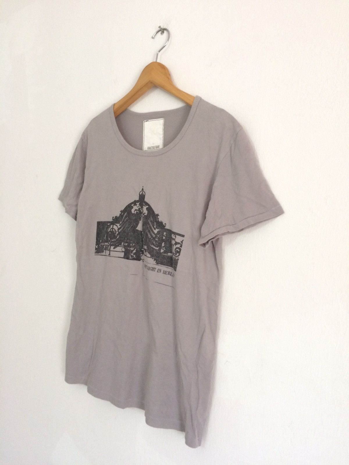 FACTOTUM × Japanese Brand × Vintage 🔥🔥Factotum A Hot Night In Berlin T-Shirt Size US S / EU 44-46 / 1 - 3 Thumbnail