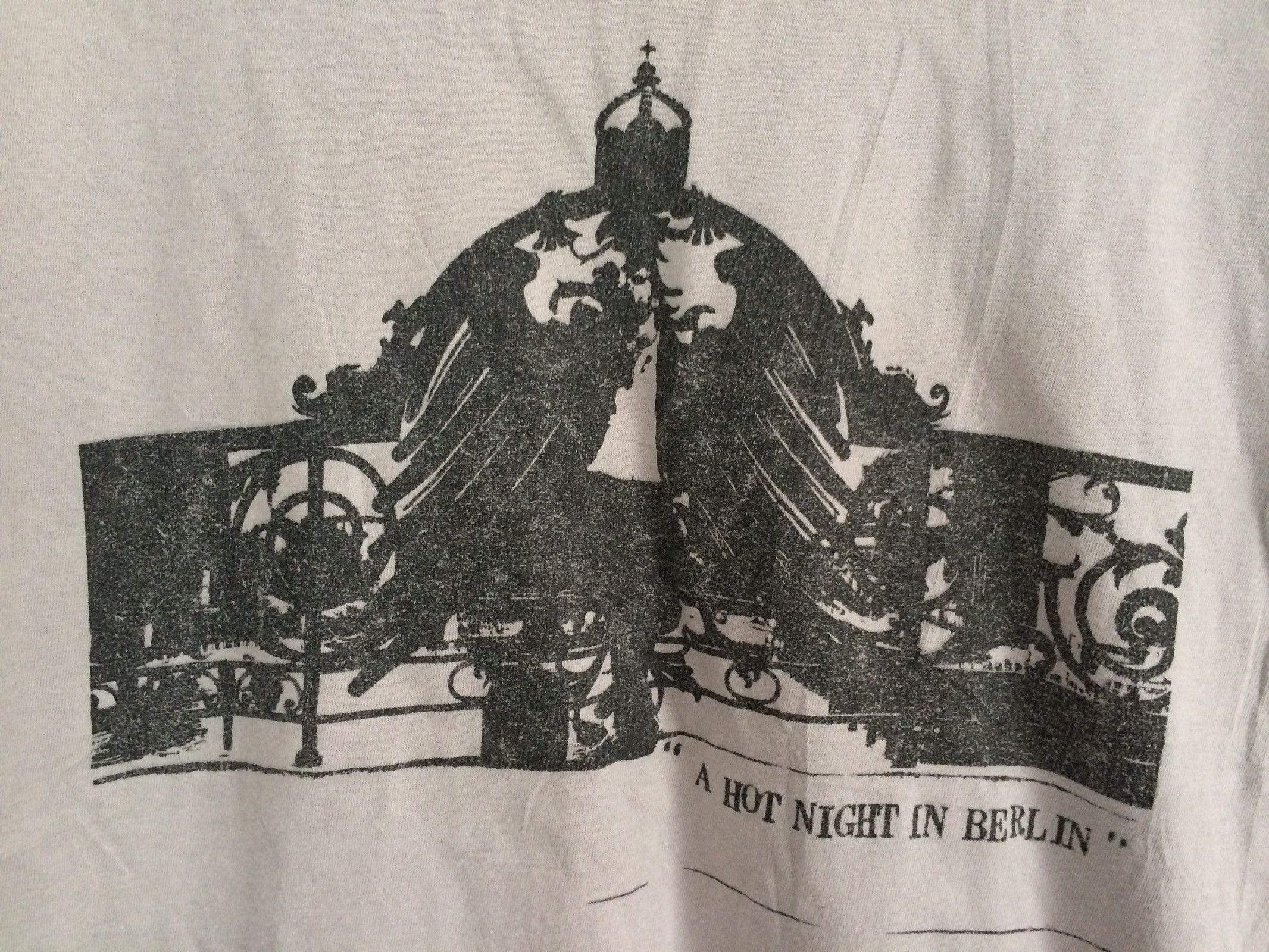 FACTOTUM × Japanese Brand × Vintage 🔥🔥Factotum A Hot Night In Berlin T-Shirt Size US S / EU 44-46 / 1 - 5 Thumbnail