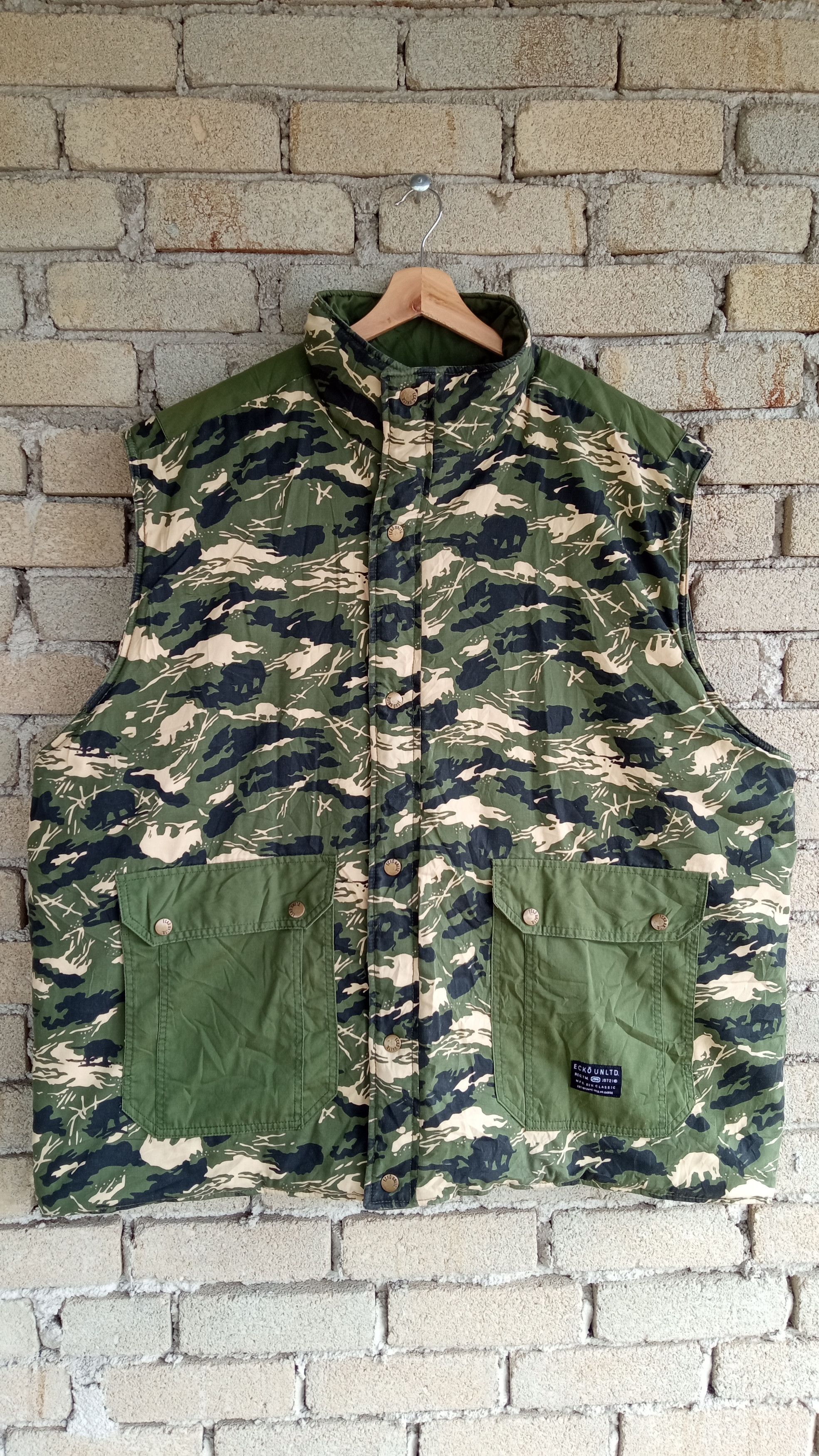 image of Ecko Unltd x Vintage Ecko Unlimited Oversize Camo Sweater Vest Jacket in Camouflage (Size 2XL)