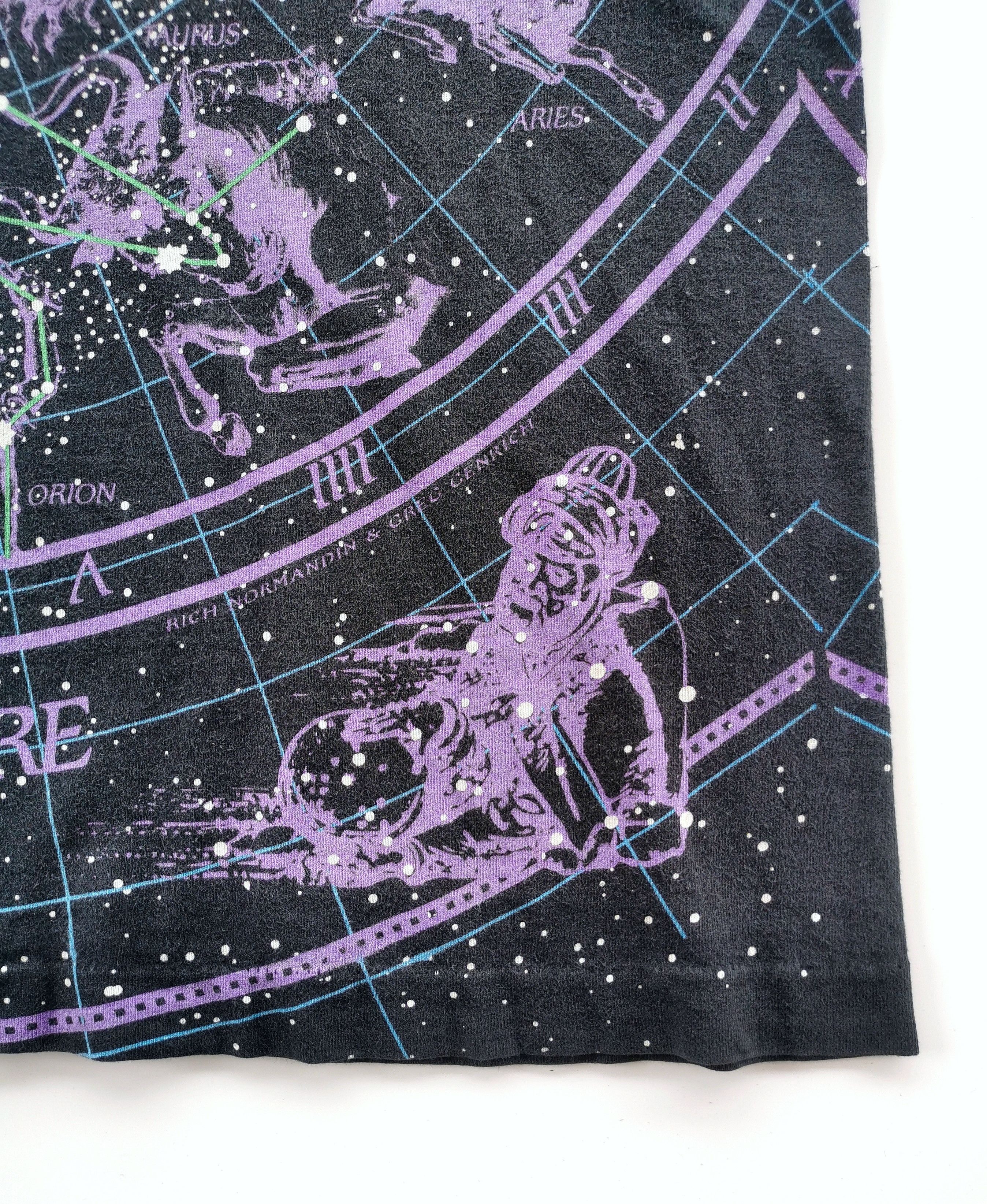 Arts & Science 1993 Liquid Blue Hemisphere Boreal Austral Vintage Tshirt Size US XL / EU 56 / 4 - 3 Thumbnail