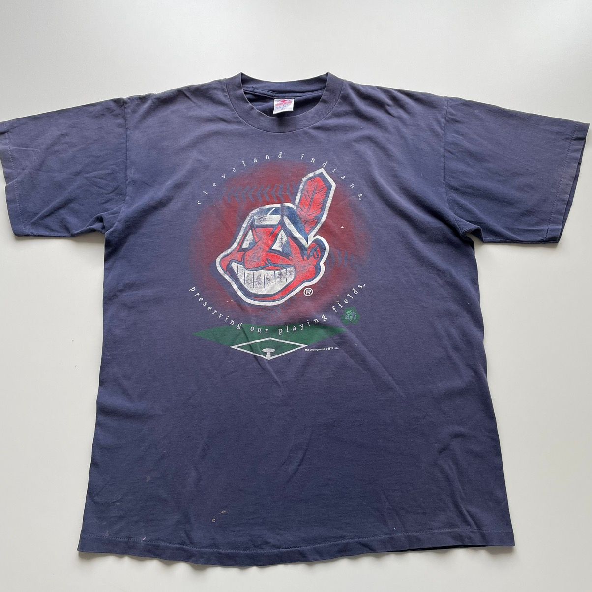 Vintage Vintage 90s Cleveland Indians MLB baseball graphic t shirt Size US XL / EU 56 / 4 - 1 Preview