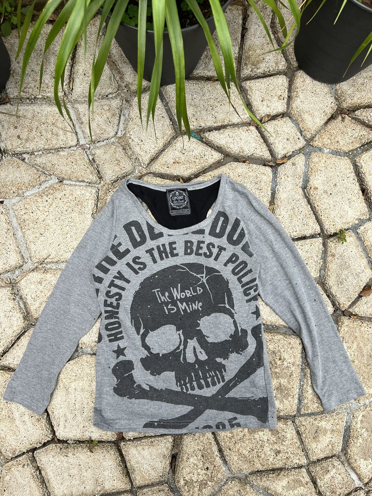 image of If Six Was Nine Lepoint Skulls The World Is Mine Long Sleeves in Grey, Women's (Size XS)