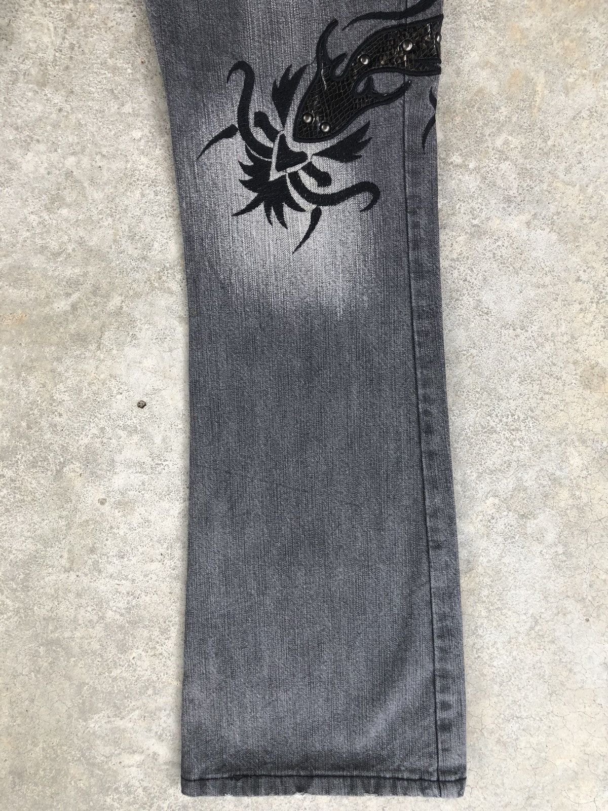 In The Attic In the attic Flared Jeans Distressed Jeans Embroidered Size US 33 - 7 Thumbnail