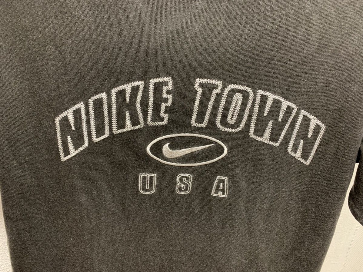Nike Nike town vintage 1990 t-shirt red tags made in Usa L sz Size US L / EU 52-54 / 3 - 5 Thumbnail