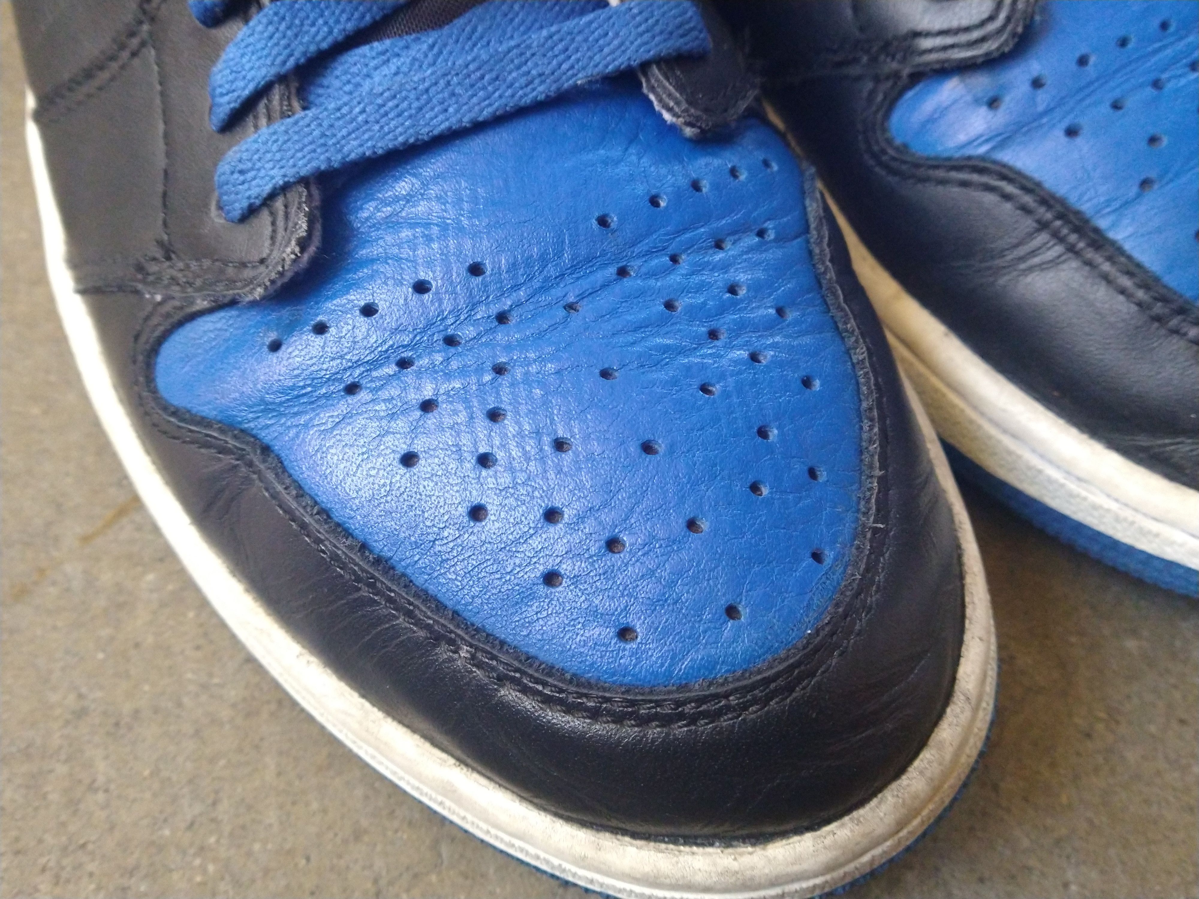Jordan Brand Nike Air Jordan Retro 1 High OG Royals Size 10.5 555088-007 Size US 10.5 / EU 43-44 - 5 Thumbnail