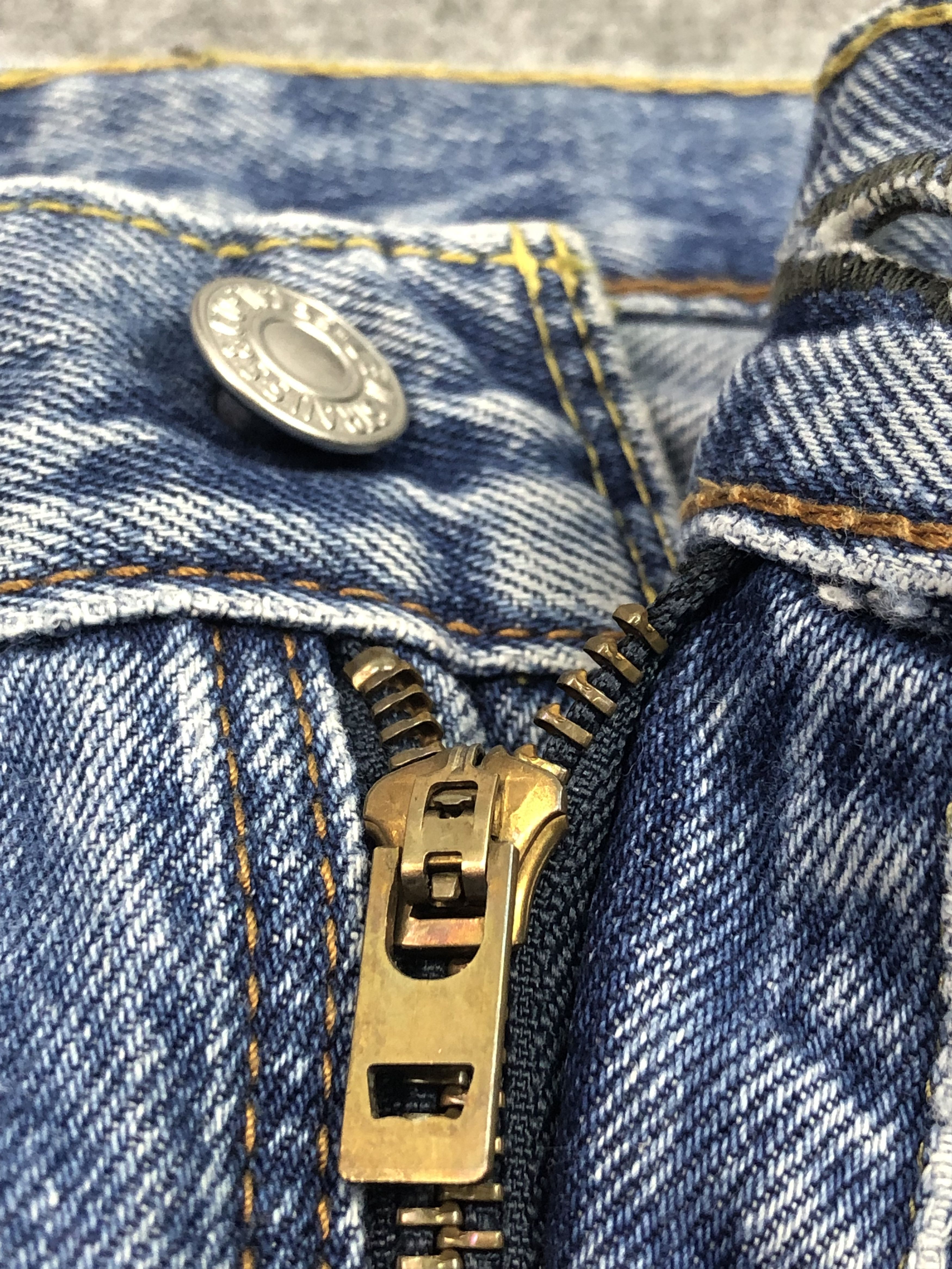 Levi's × Vintage Vintage Distressed Levis 550 Jeans DP0377 Size US 33 - 8 Thumbnail